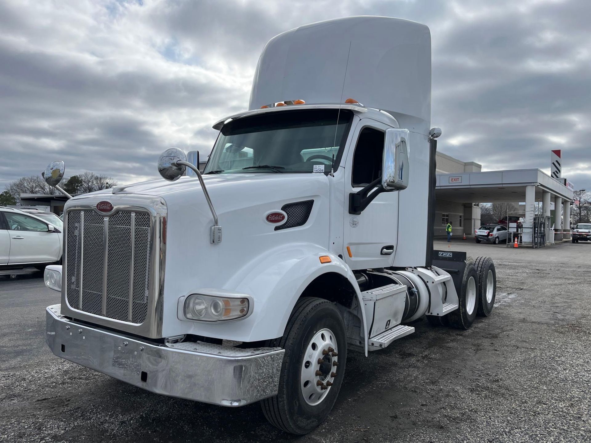 2016 Peterbilt 567 Road Tractor - Image 4 of 20