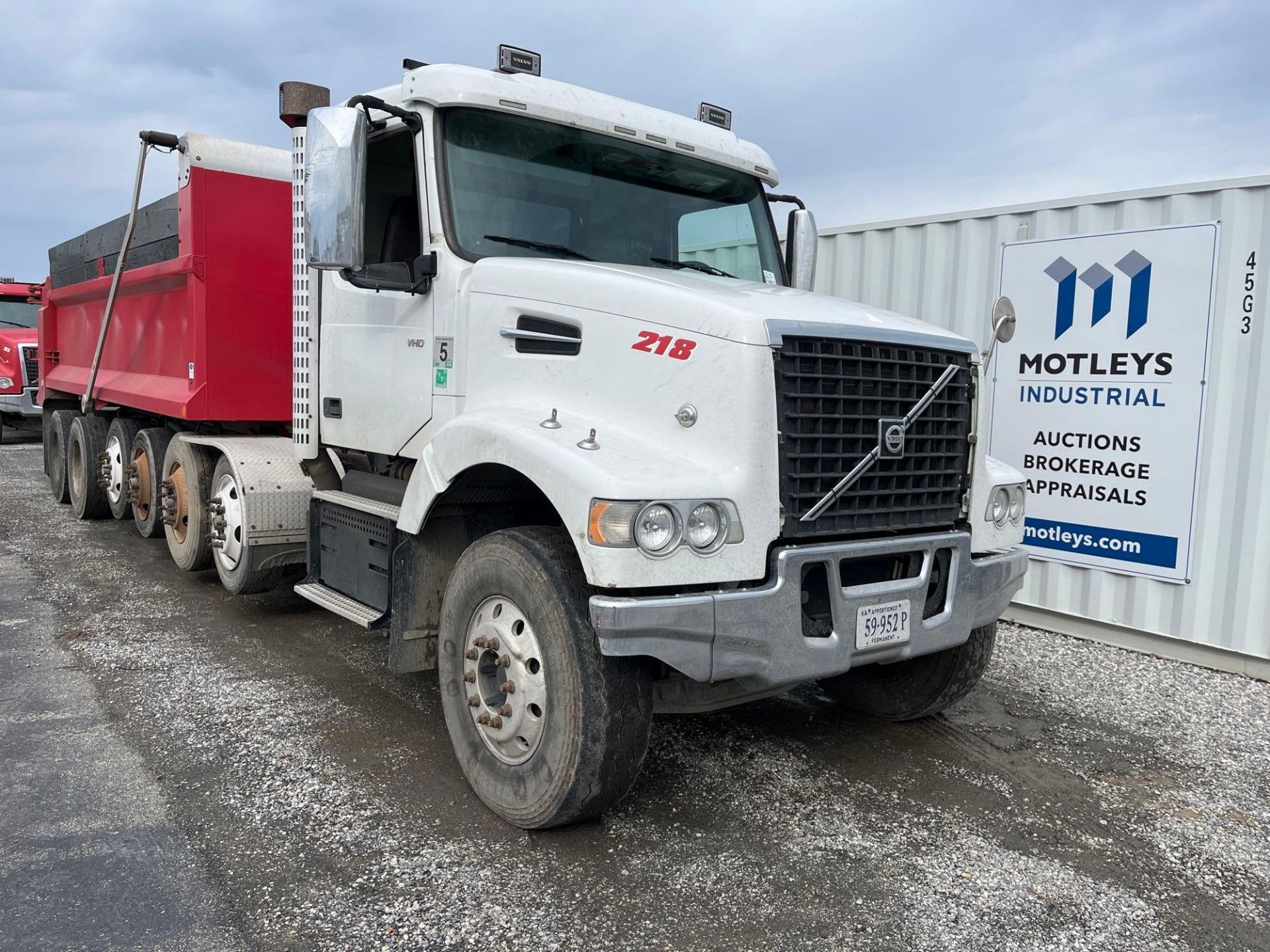 2019 Volvo VHD Centipede Dump Truck - Image 2 of 29