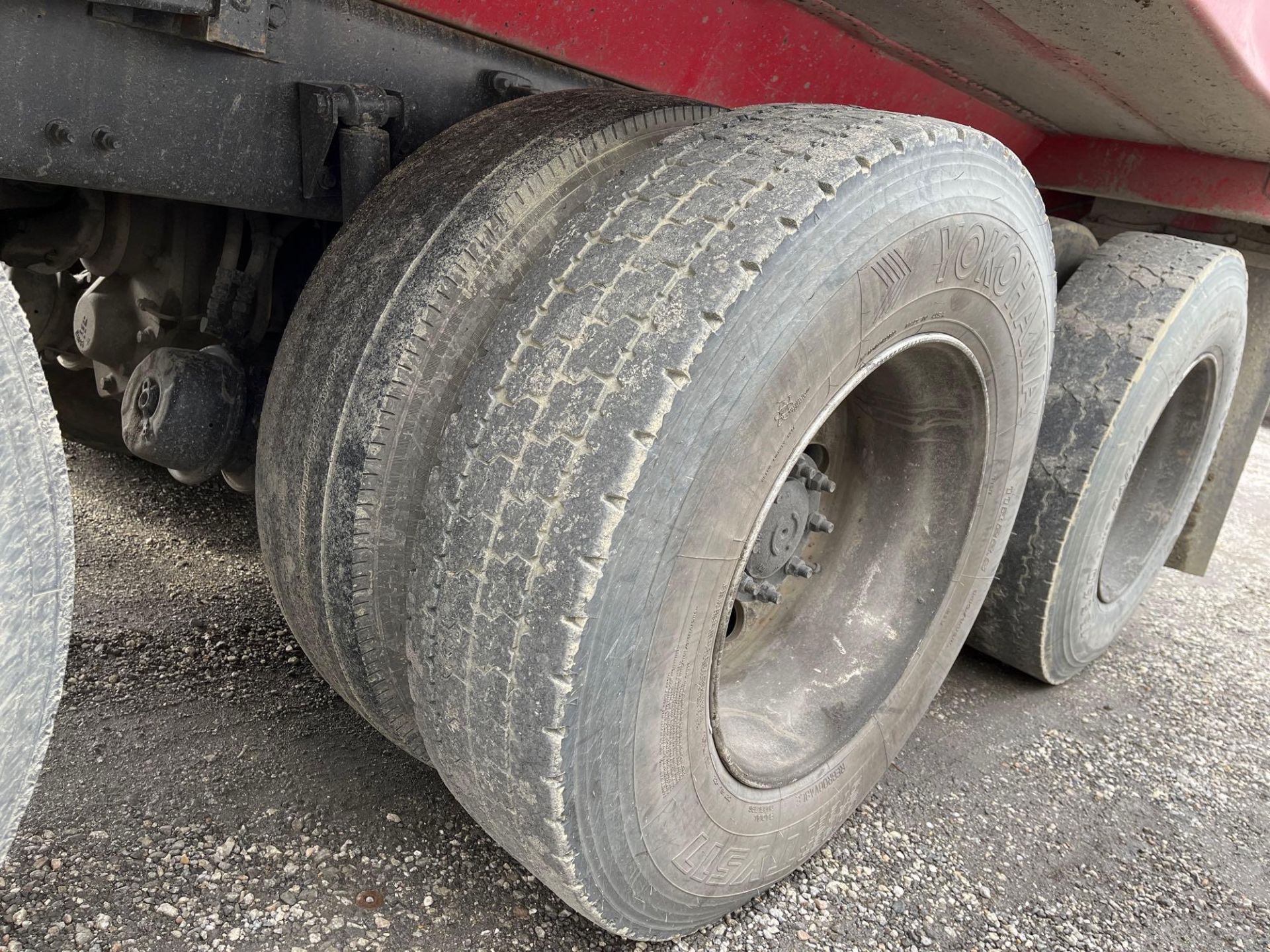 2019 Volvo VHD Centipede Dump Truck - Image 22 of 29