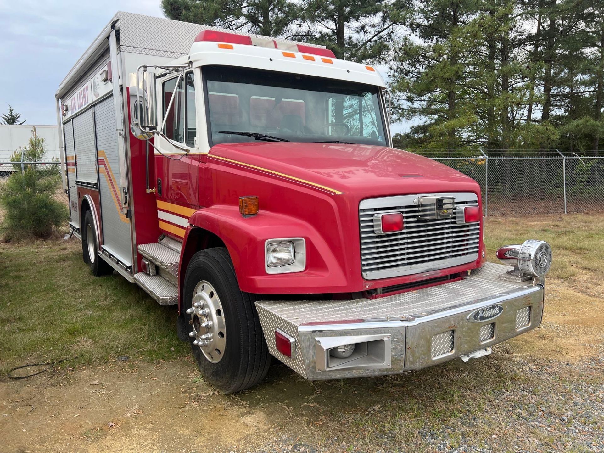 2001 Freightliner FL70 Fire/Rescue Truck - Image 2 of 24