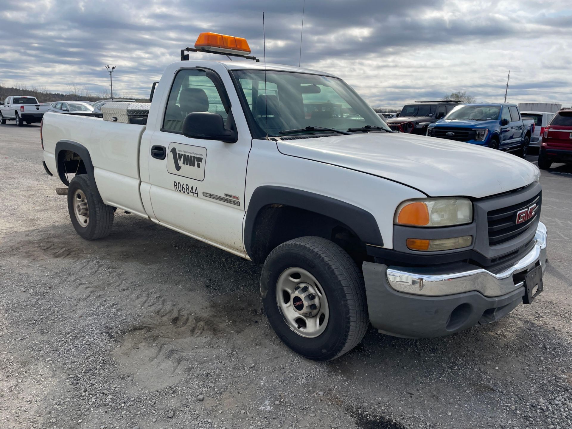 2004 GMC 2500 Pickup Truck - Image 4 of 17