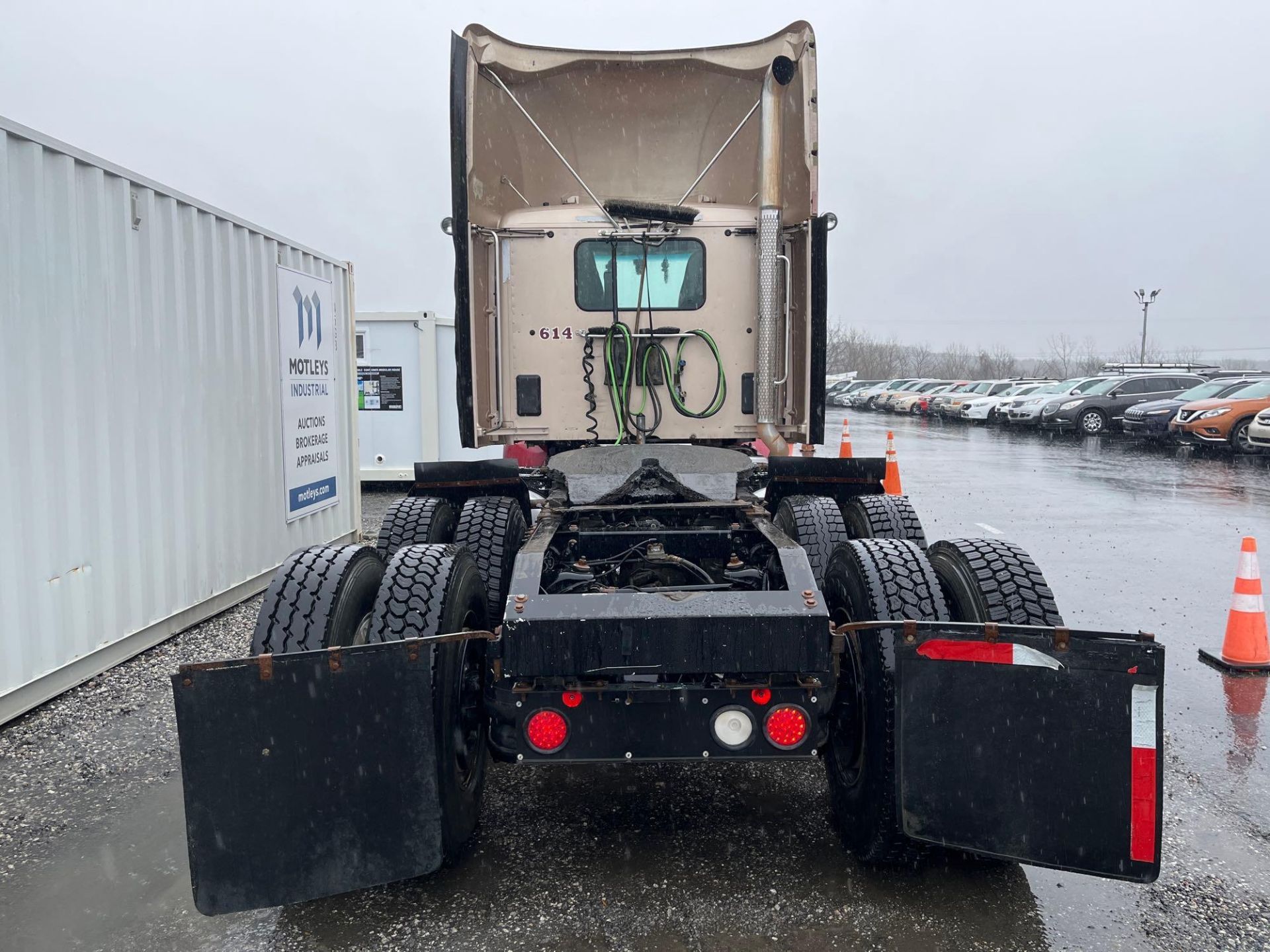 2016 Peterbilt Class 8 Day Cab Road Tractor - Image 11 of 22