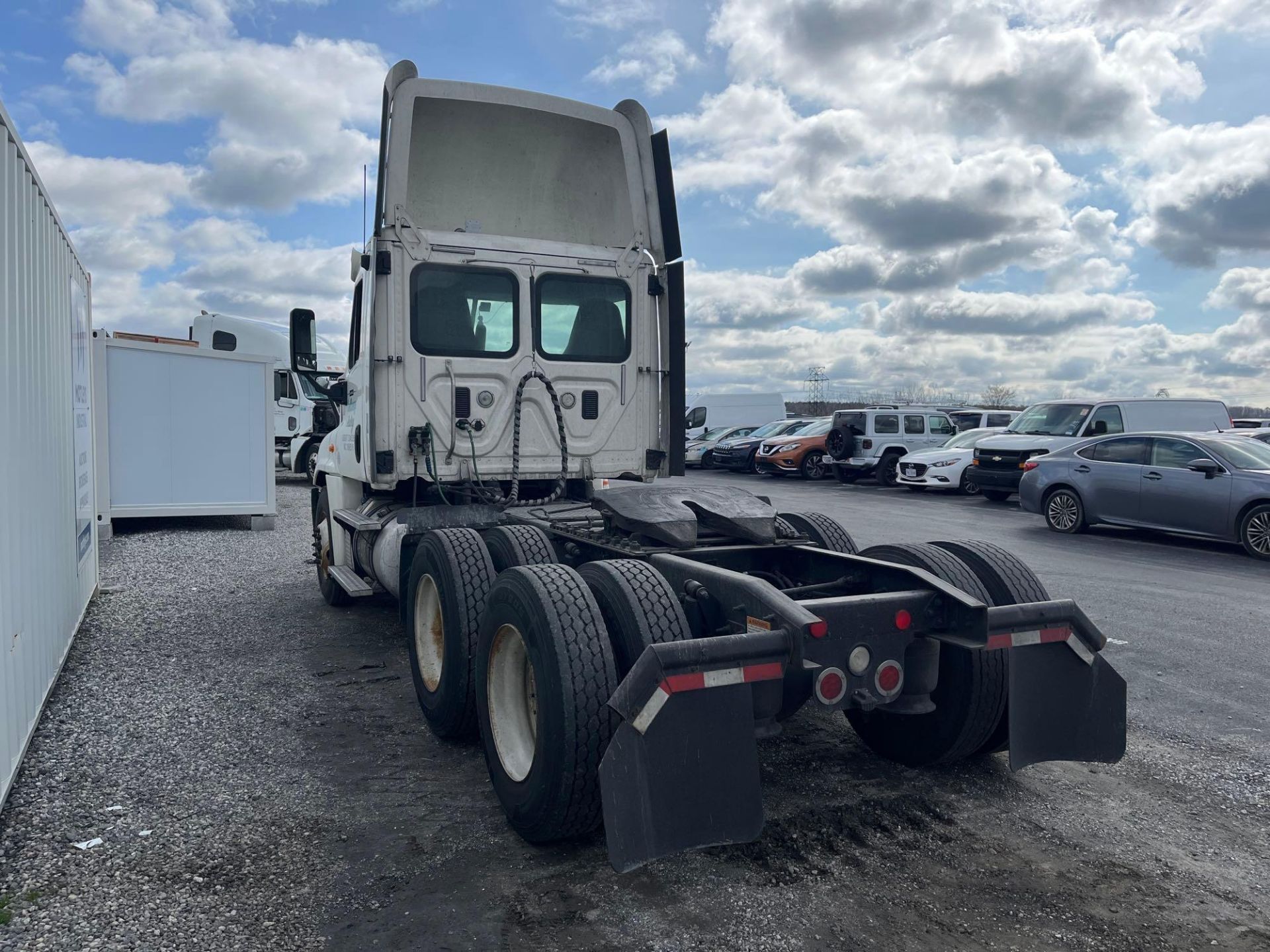 2014 Freightliner Cascadia Road Tractor - Image 3 of 19