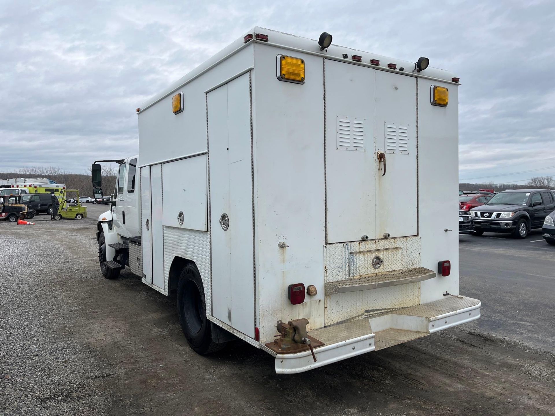 2004 International 4300SBA4X2 Extended Cab Utility Body Truck - Image 3 of 29