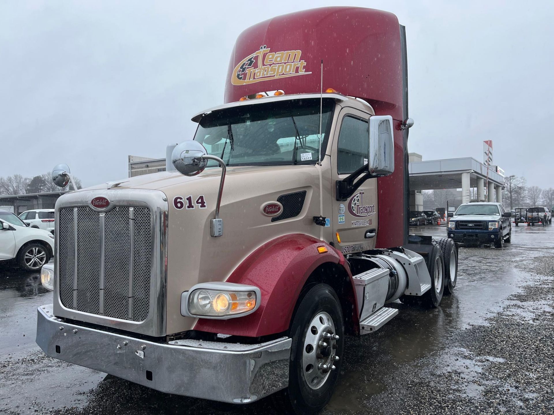 2016 Peterbilt Class 8 Day Cab Road Tractor - Image 4 of 22