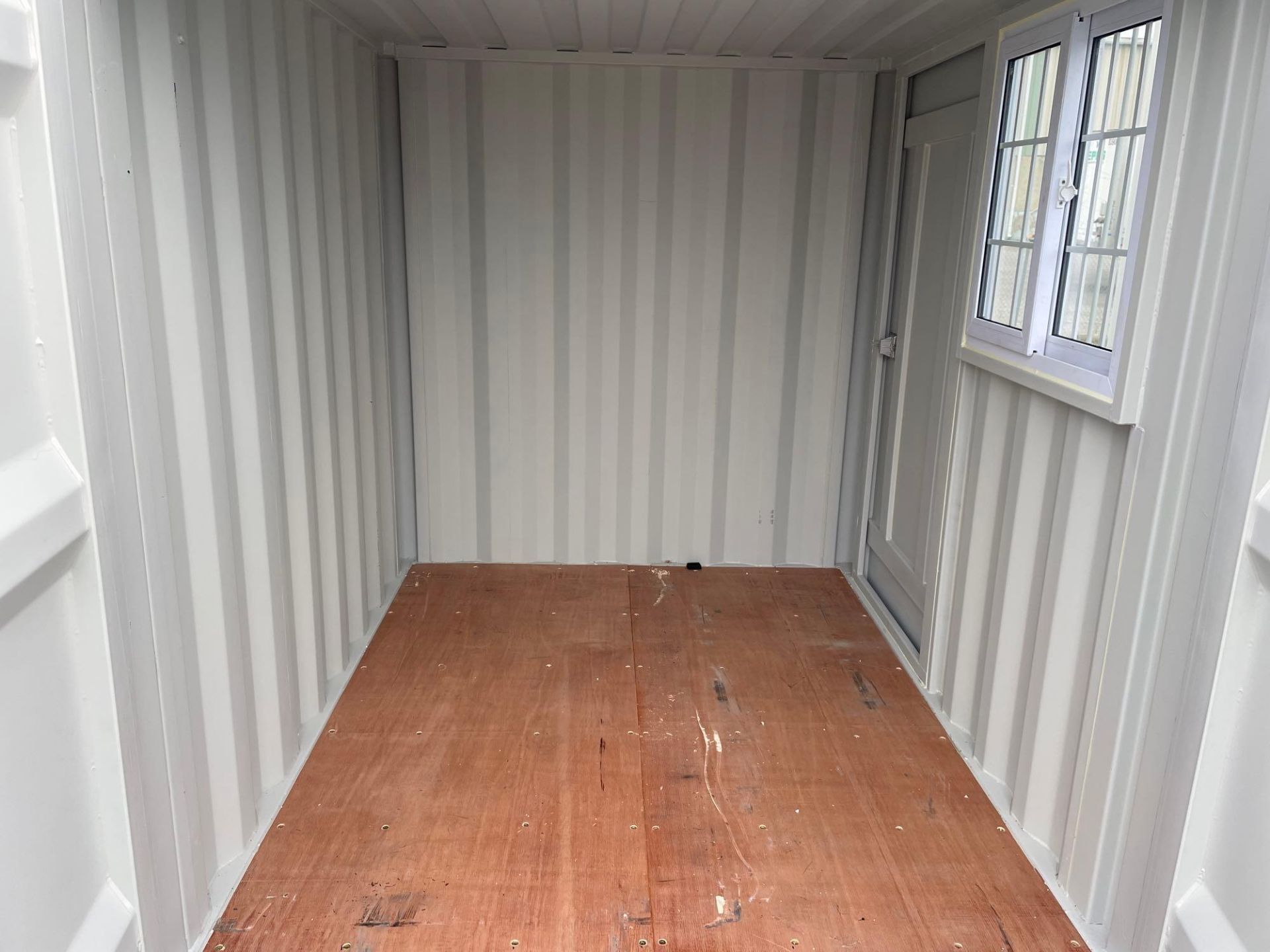 2024 8' Storage / Office Container - Image 5 of 7