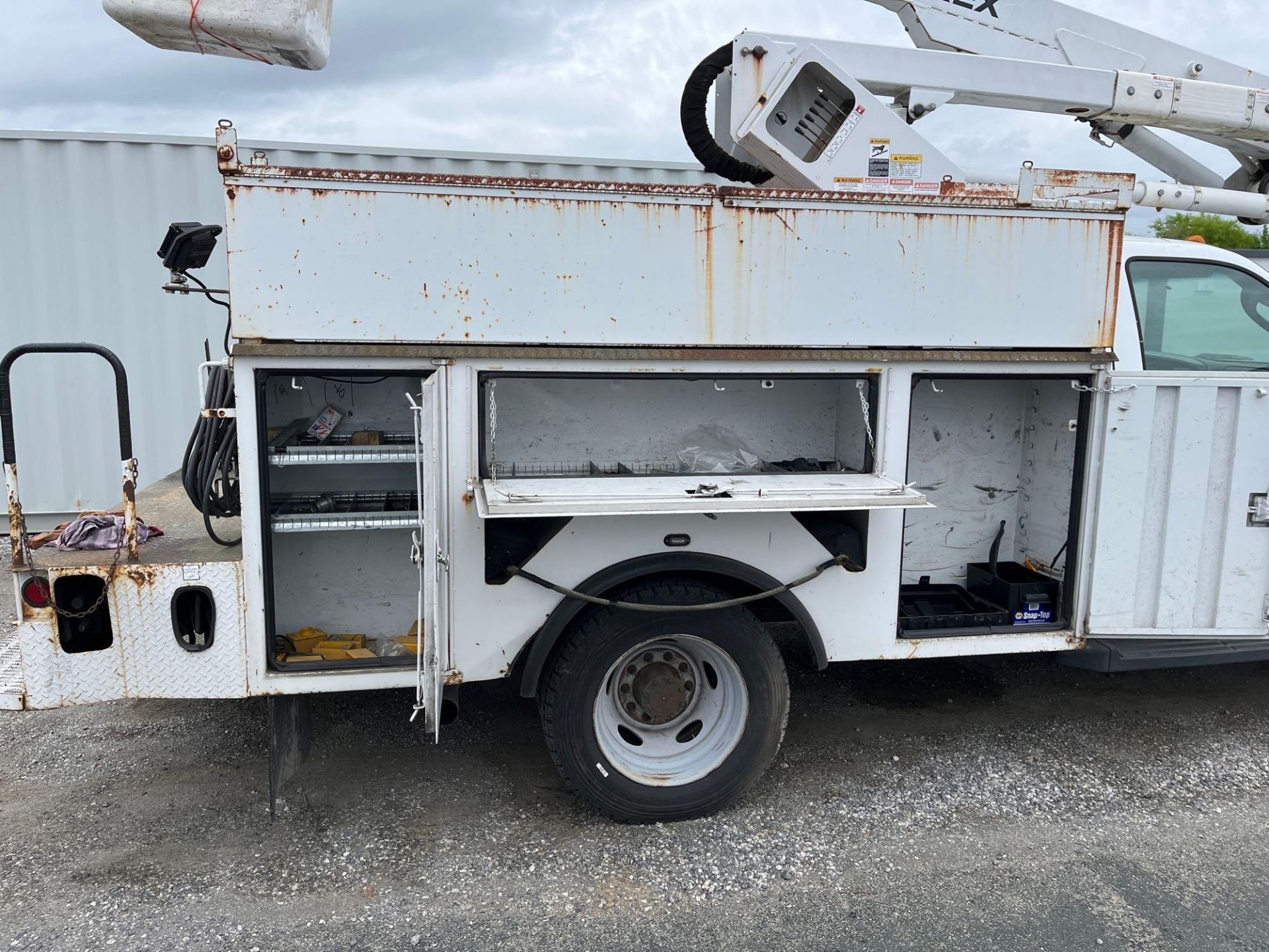 2007 Ford F550 Bucket Truck - Image 15 of 27