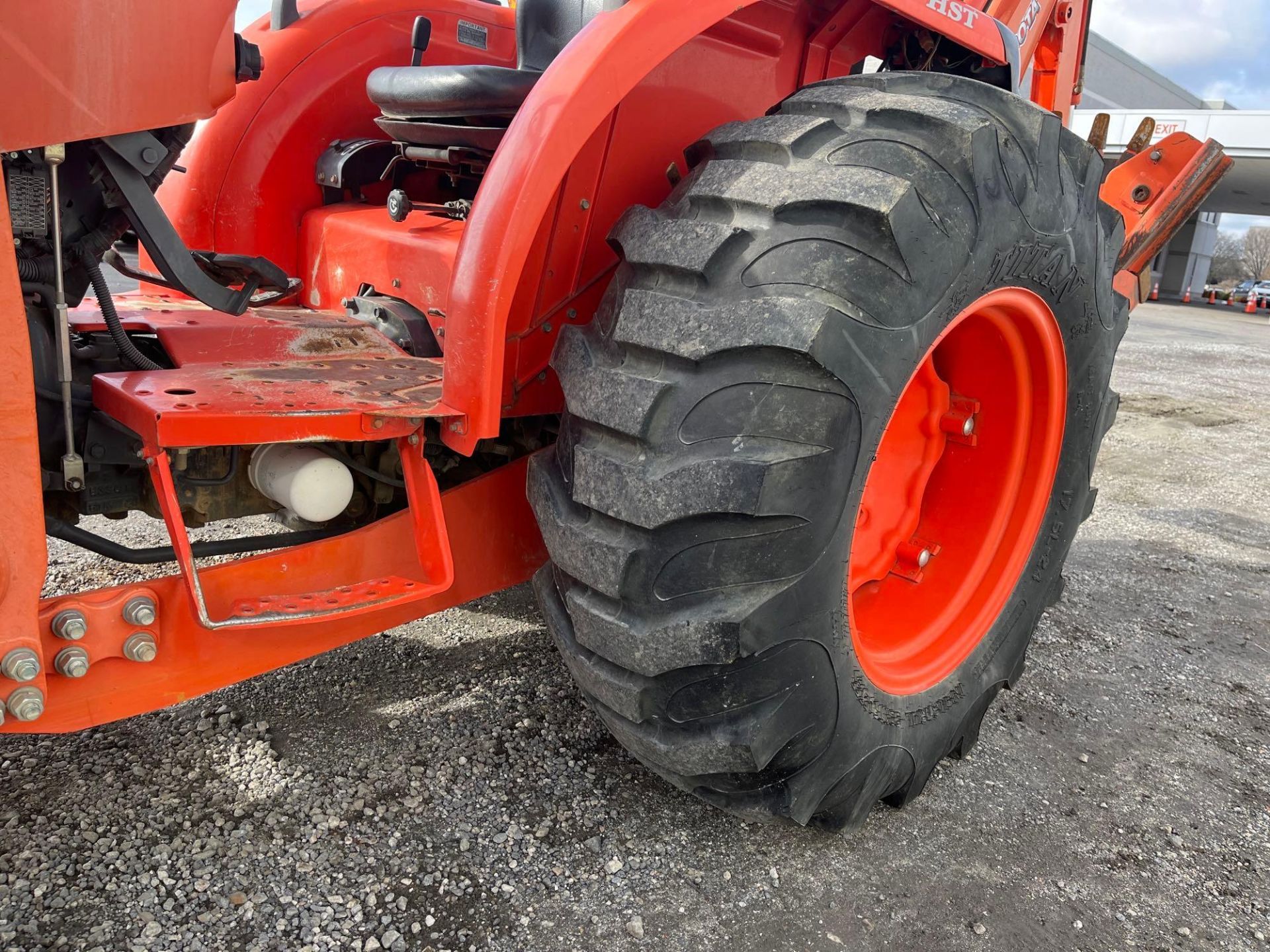 2016 Kubota MX 5200 HST Tractor - Image 16 of 17