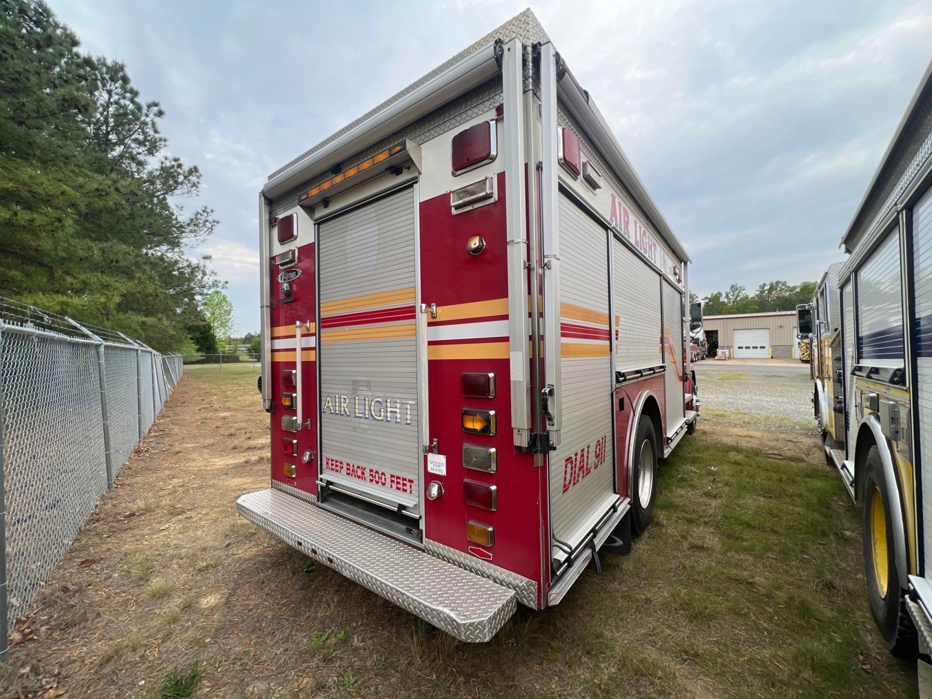 2001 Freightliner FL70 Fire/Rescue Truck - Image 3 of 24