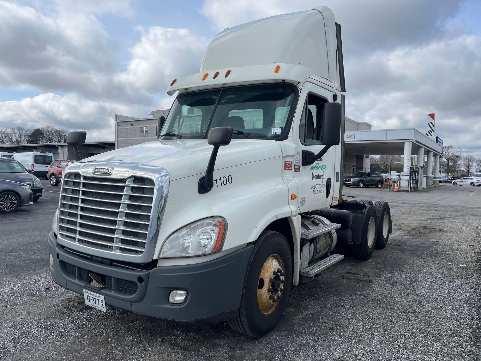 2014 Freightliner Cascadia Road Tractor - Image 4 of 19