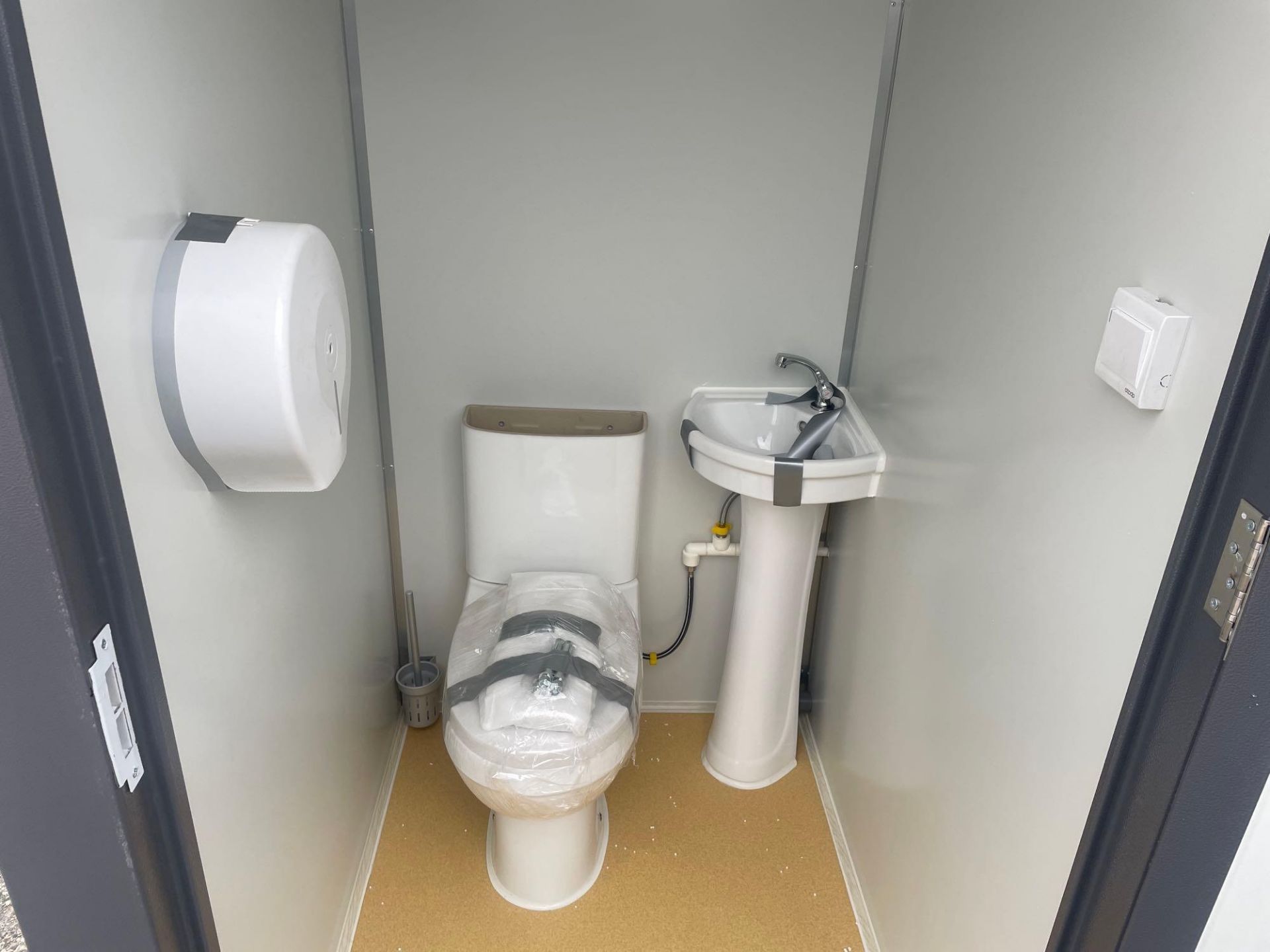 2024 Bastone 110V Portable Double Stall Toilets - Image 5 of 8