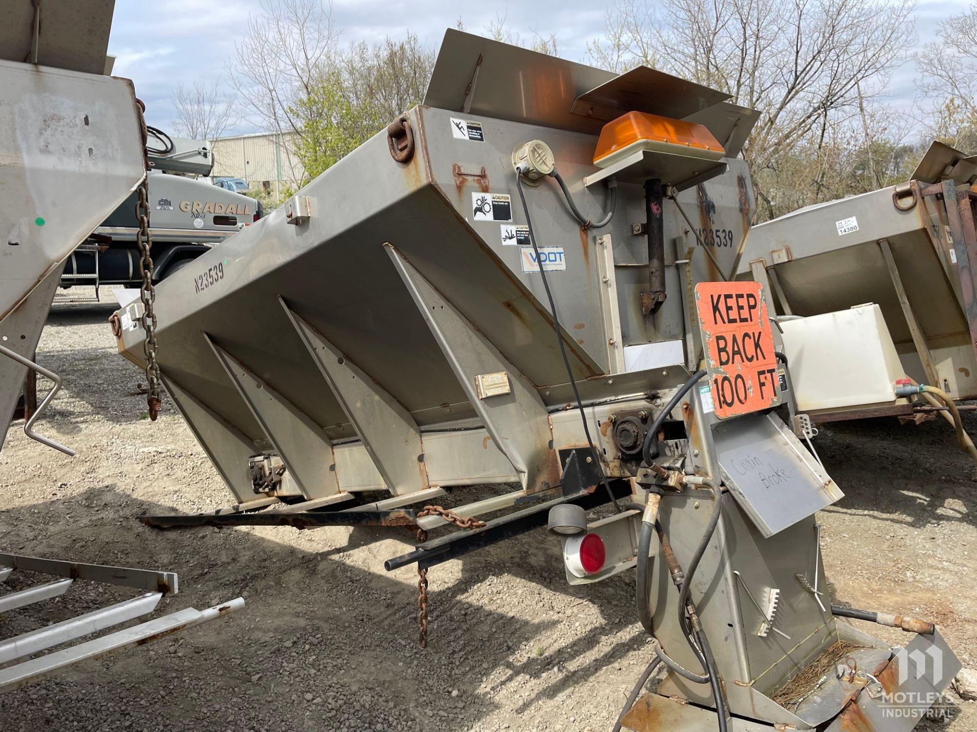 2005 Henderson FSH10VA05HYD 10' Hydraulic Abrasive Spreader - Image 4 of 7