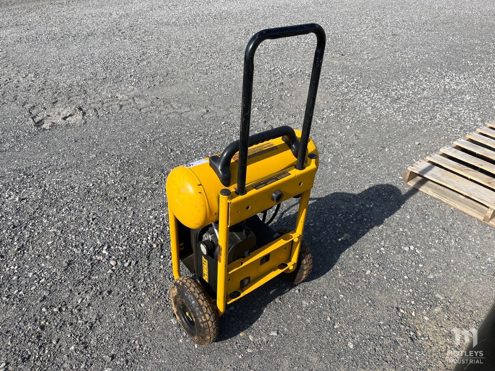 Dewalt D22146 Portable Air Compressor - Image 2 of 8