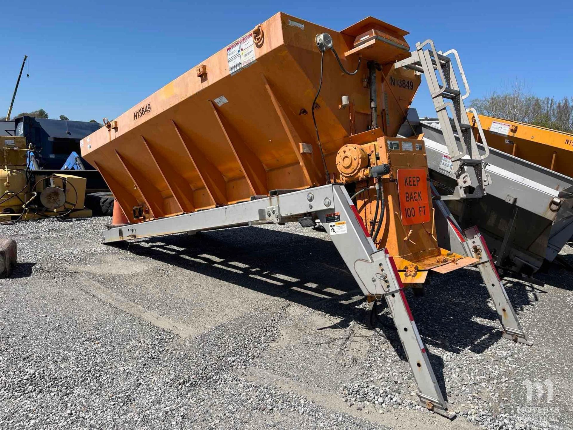 1999 Henderson FSH14VA99HYD 14' Hydraulic Abrasive Spreader - Image 2 of 9