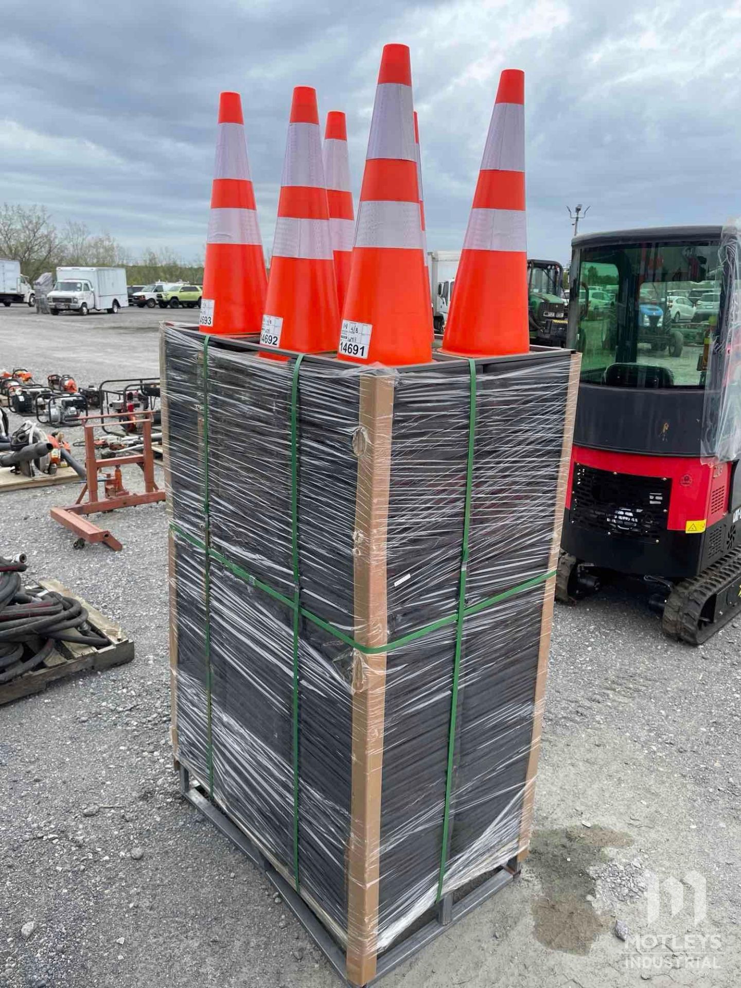 2024 Safety Highway Cones, Qty: 42