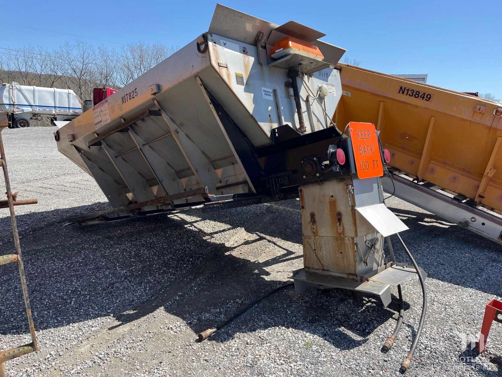 2002 Swenson EV150 10' Hydraulic Abrasive Spreader - Image 3 of 10