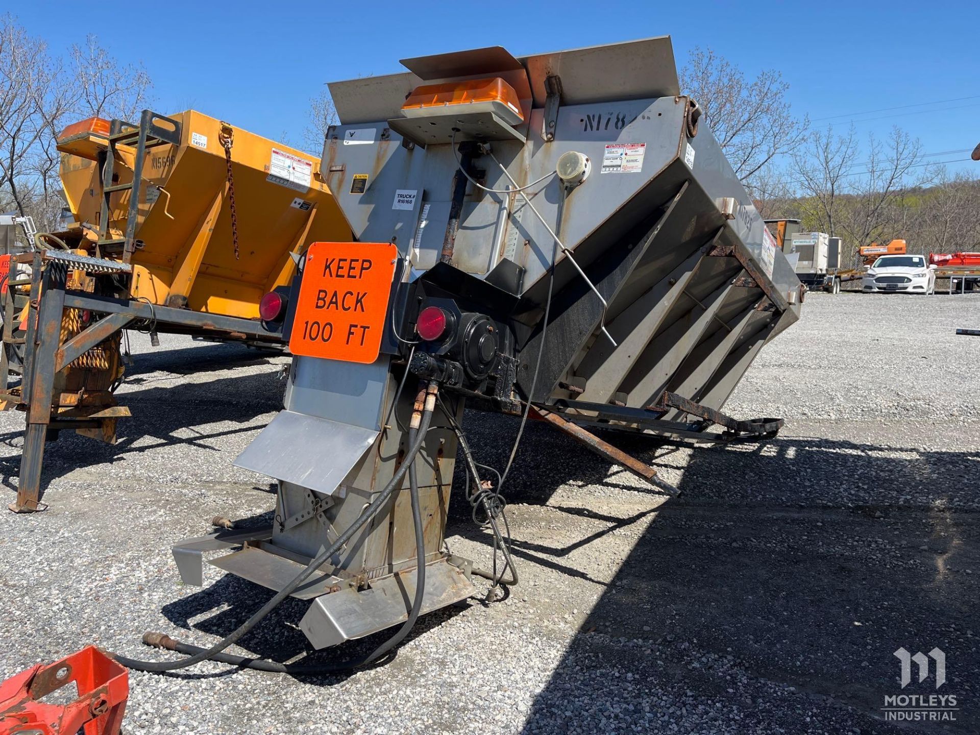 2002 Swenson EV150 10' Hydraulic Abrasive Spreader - Image 2 of 10