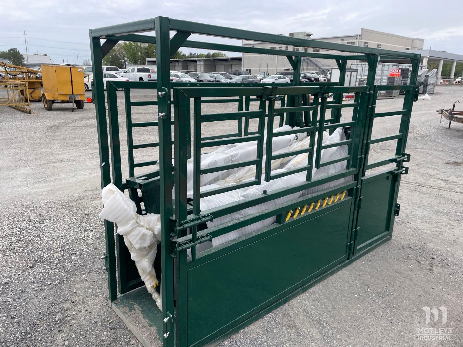 2024 Steelman 11' Cattle Squeeze Chute - Image 2 of 6