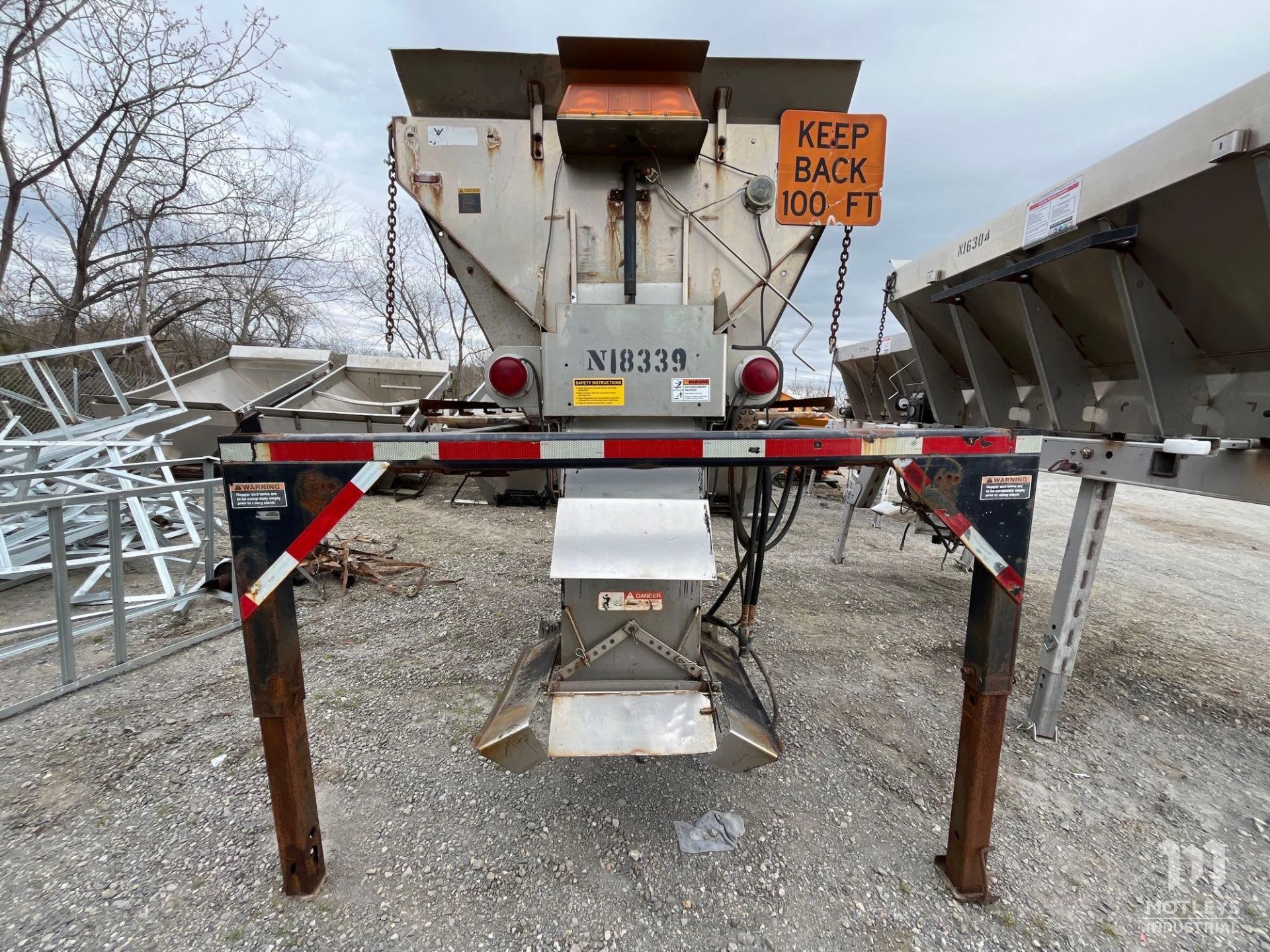 2002 Swenson EV150 10' Hydraulic Abrasive Spreader - Image 6 of 7