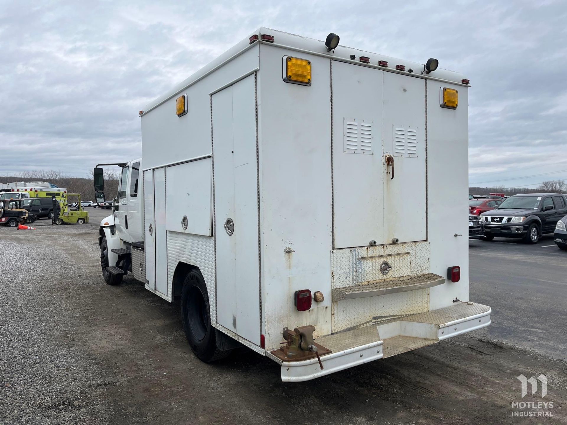 2004 International 4300SBA4X2 Extended Cab Utility Body Truck - Image 2 of 27