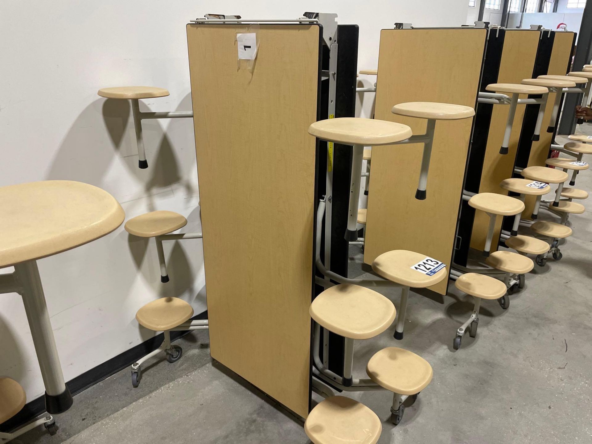 Mobile Folding Cafeteria Table - Bild 2 aus 2