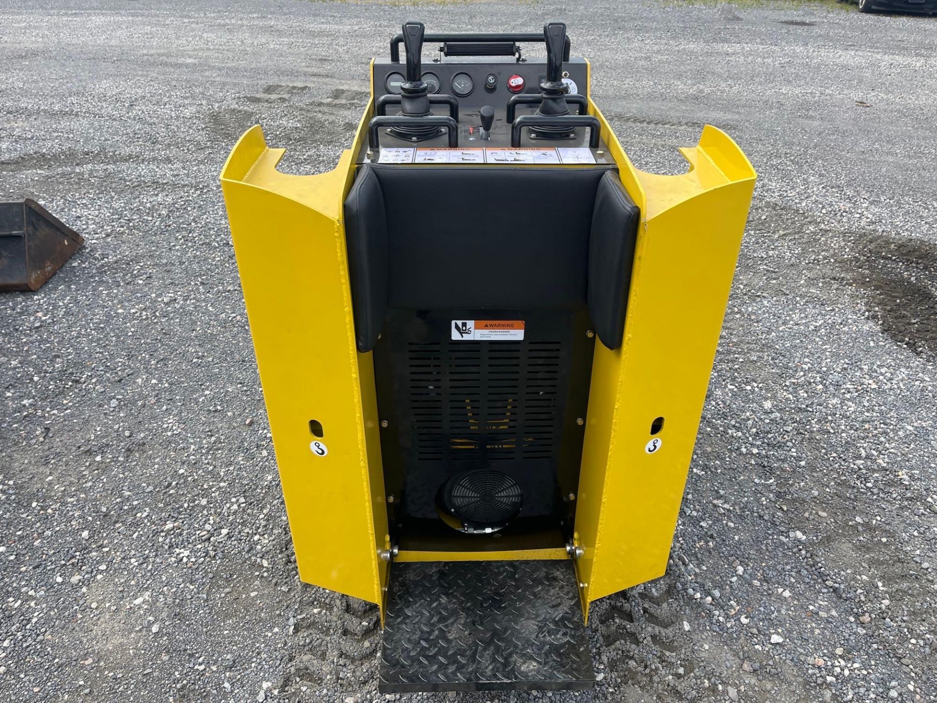 DIGGIT SCL850 Mini Skid Steer Loader - Image 8 of 15