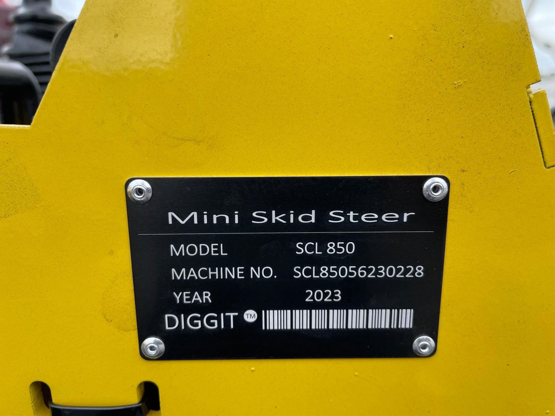 Diggit SCL850 Mini Skid Steer Loader - Image 5 of 11