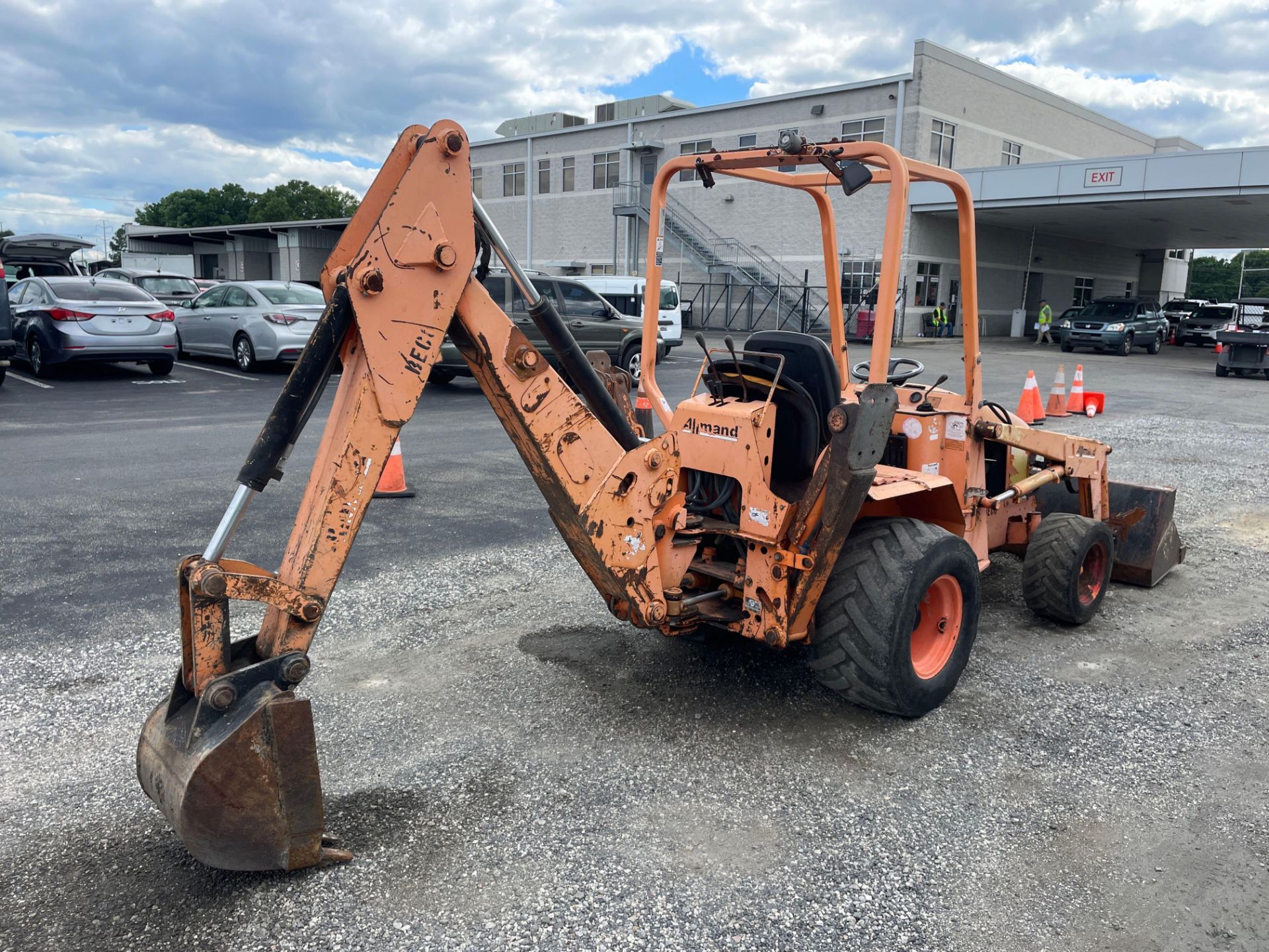 2004 Allmand TLB 425 Backhoe Loader - Image 3 of 21