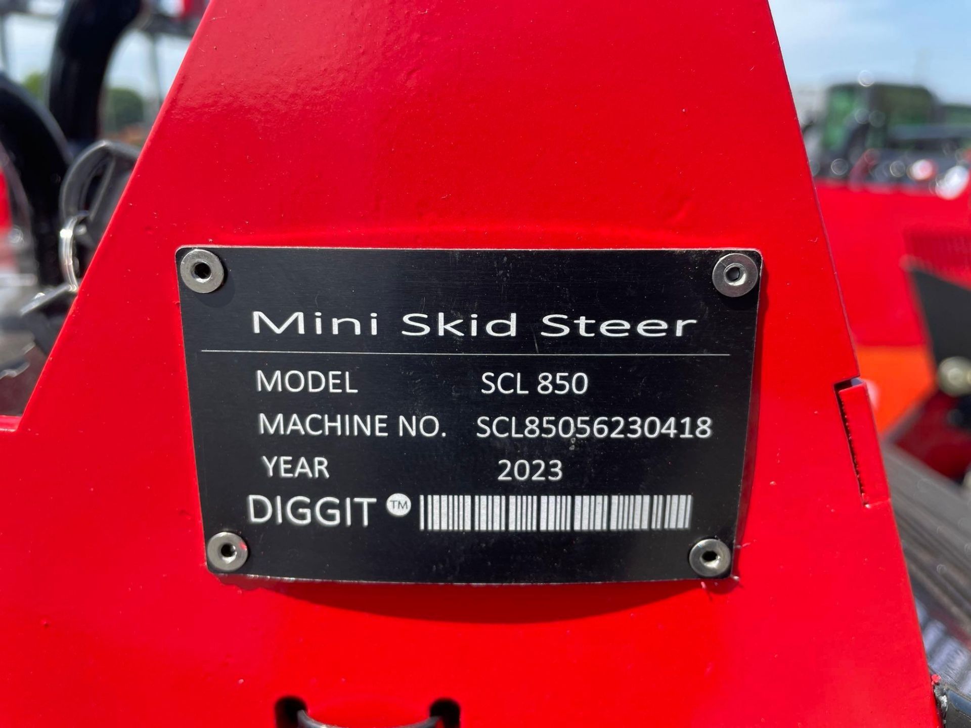 Diggit SCL850 Mini Skid Steer Loader - Image 5 of 13