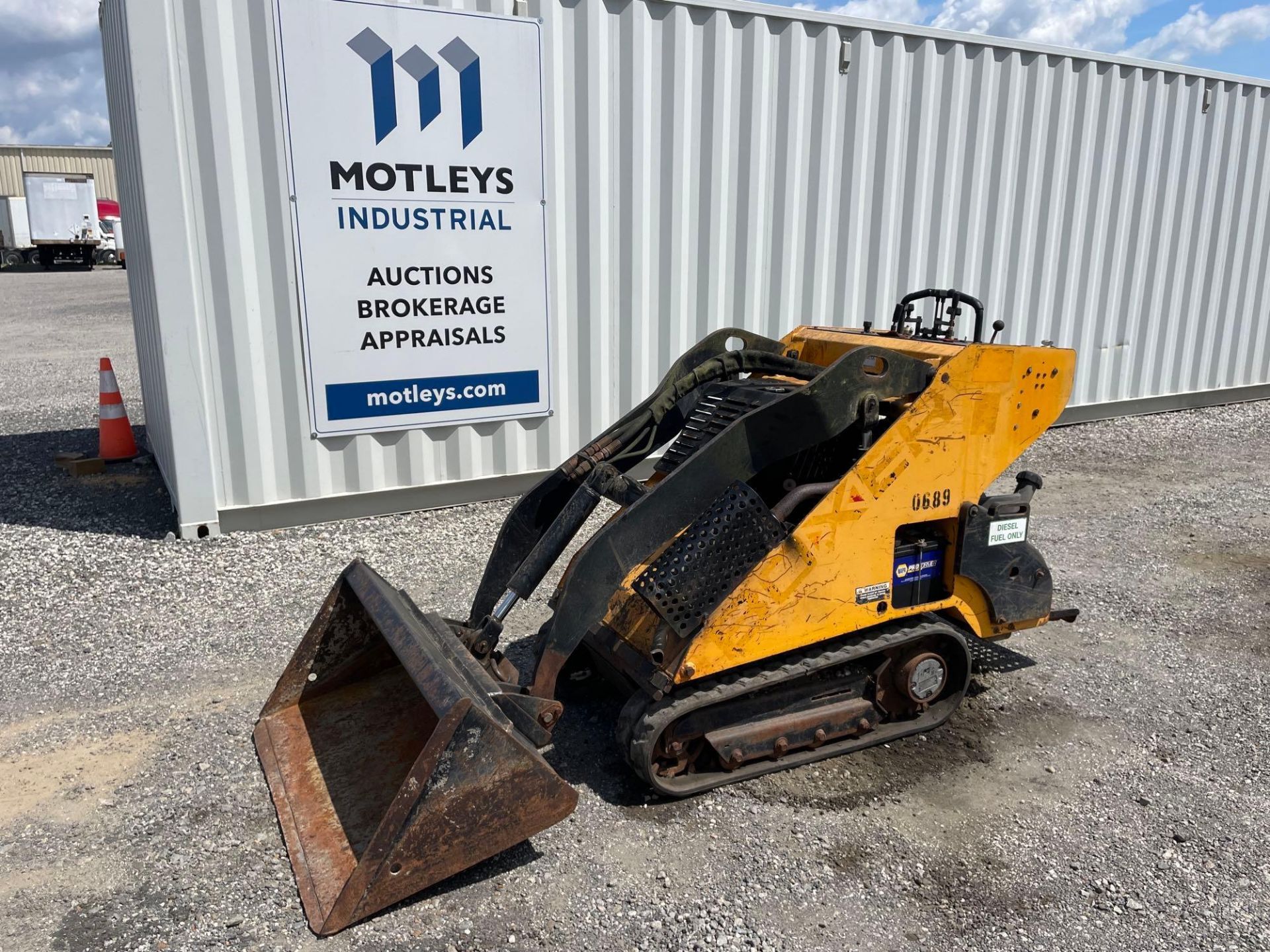 2005 Boxer TL427 Mini Track Loader HH35118U