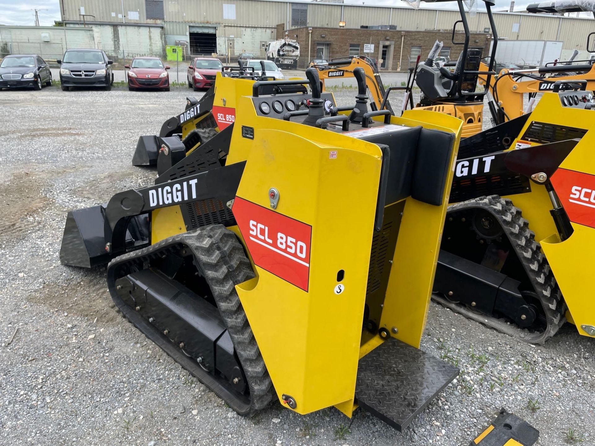 Diggit SCL850 Mini Skid Steer Loader - Image 2 of 12