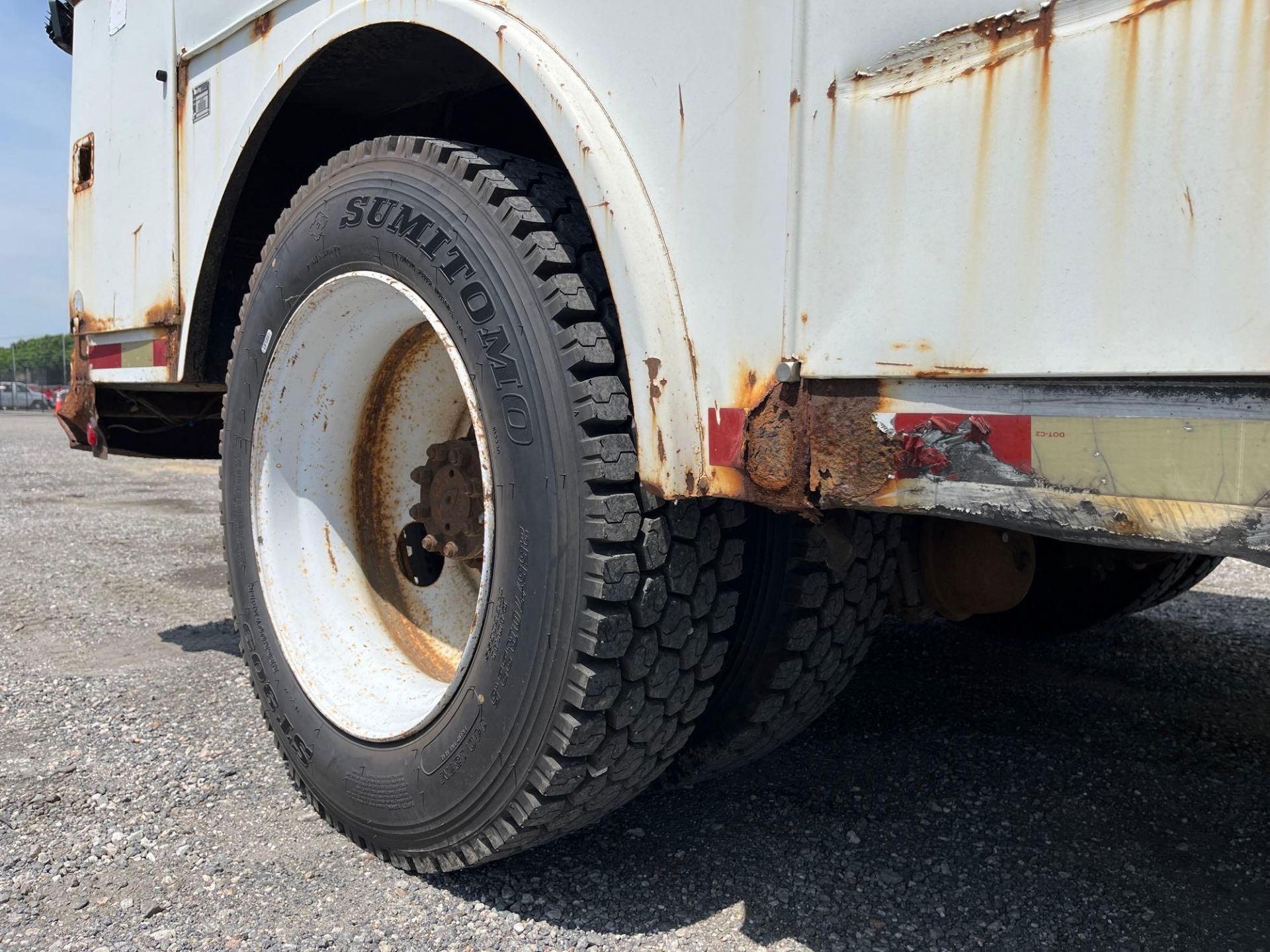 2000 International 4100 Service Truck - Image 19 of 21