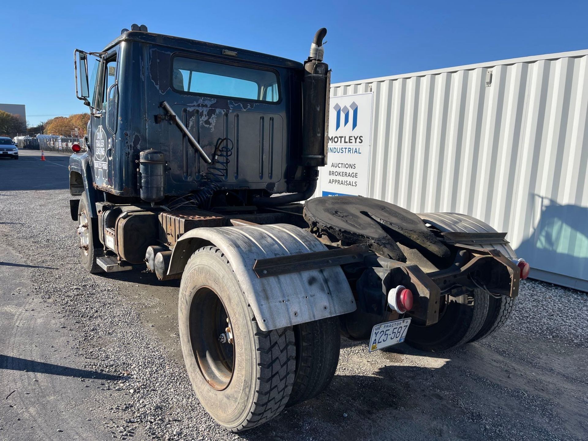 1980 International Road Tractor - Image 2 of 14