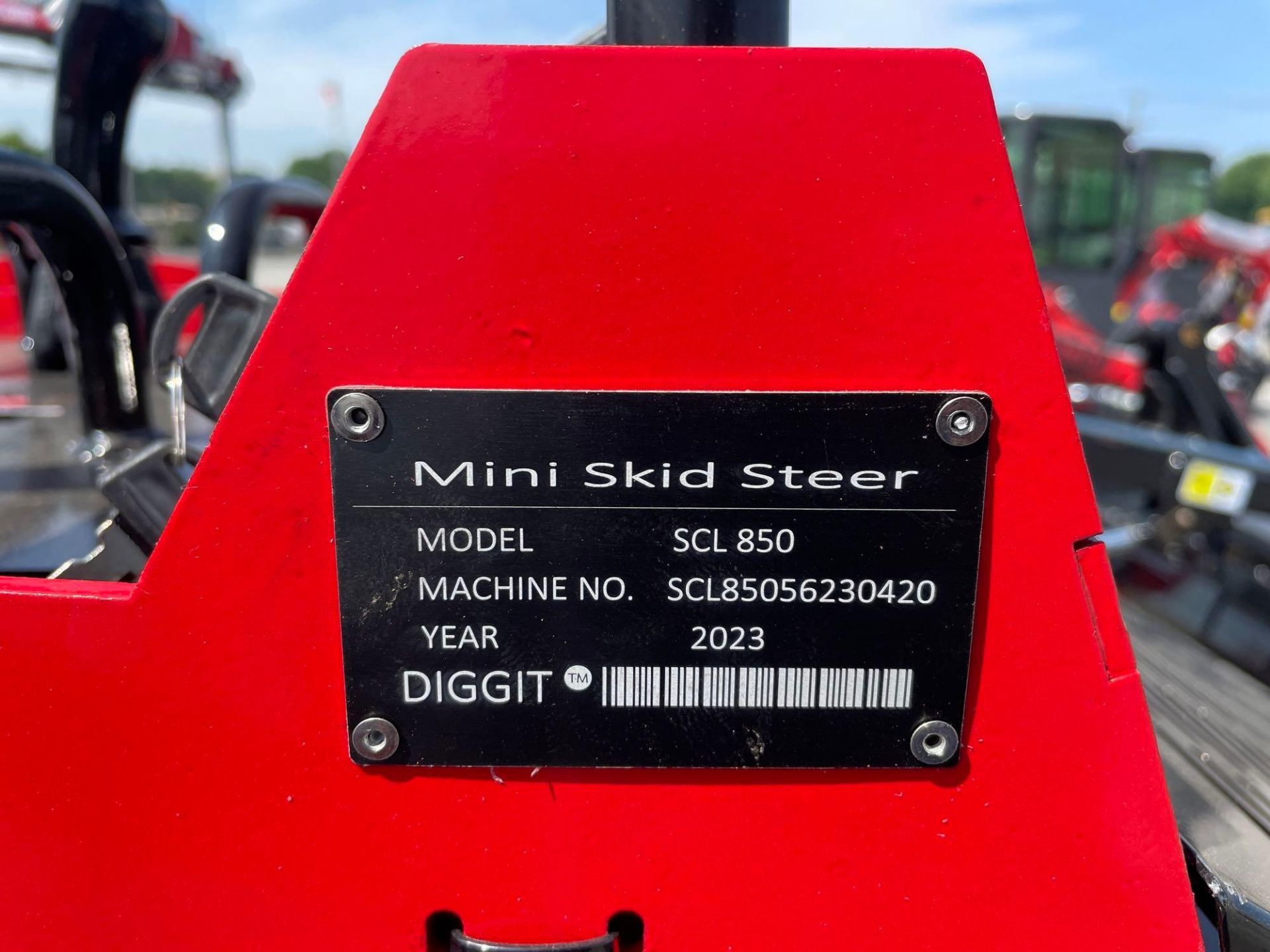 Diggit SCL850 Mini Skid Steer Loader - Image 5 of 13