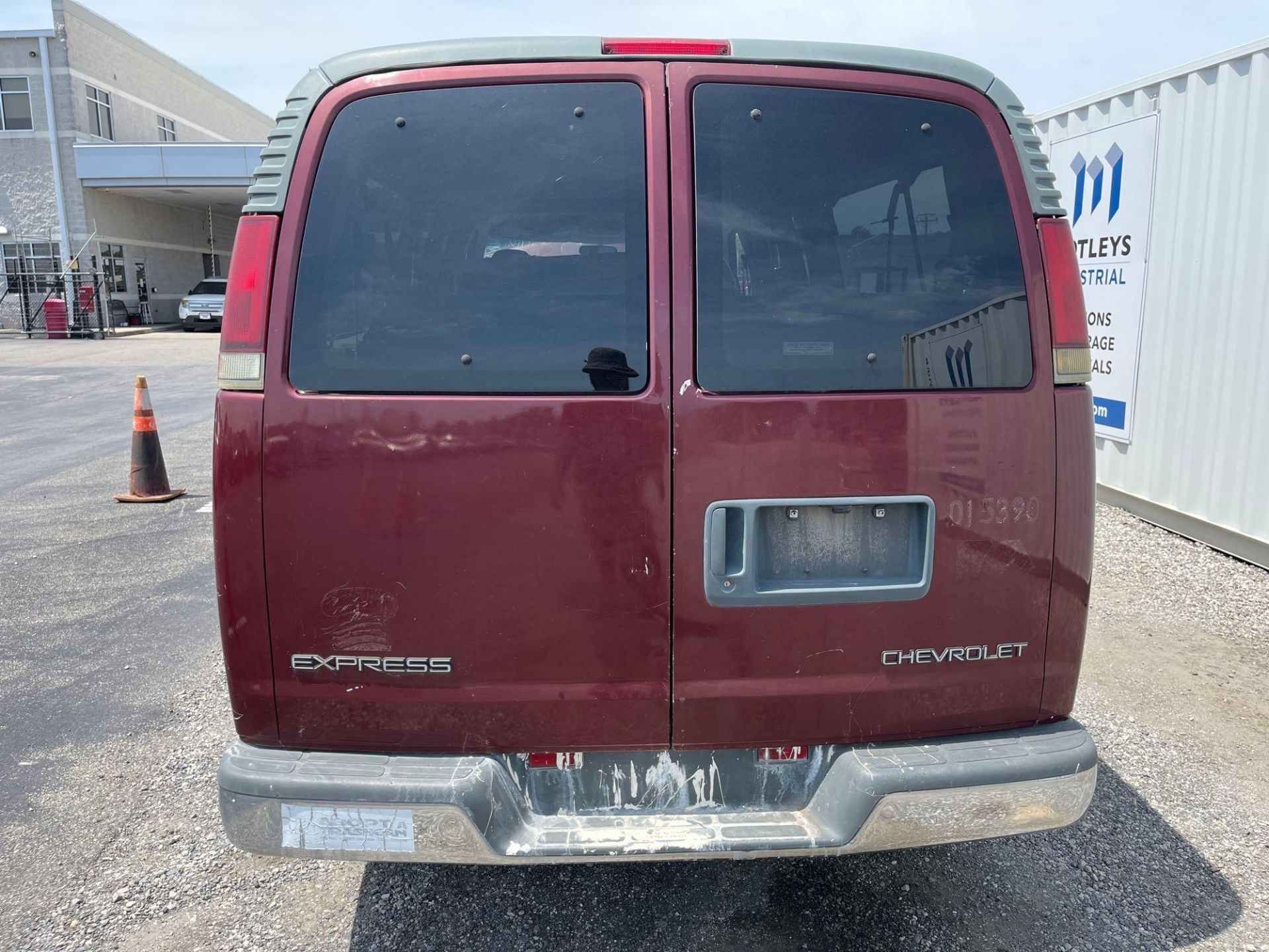 2001 Chevrolet G3500 Van - Image 9 of 18