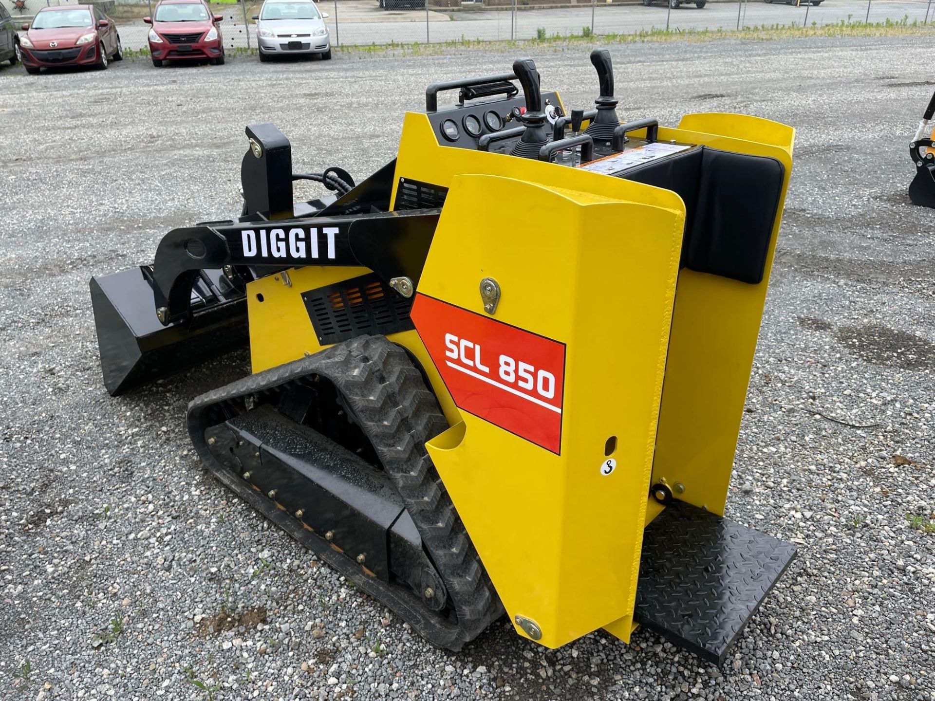 Diggit SCL850 Mini Skid Steer Loader - Image 2 of 12