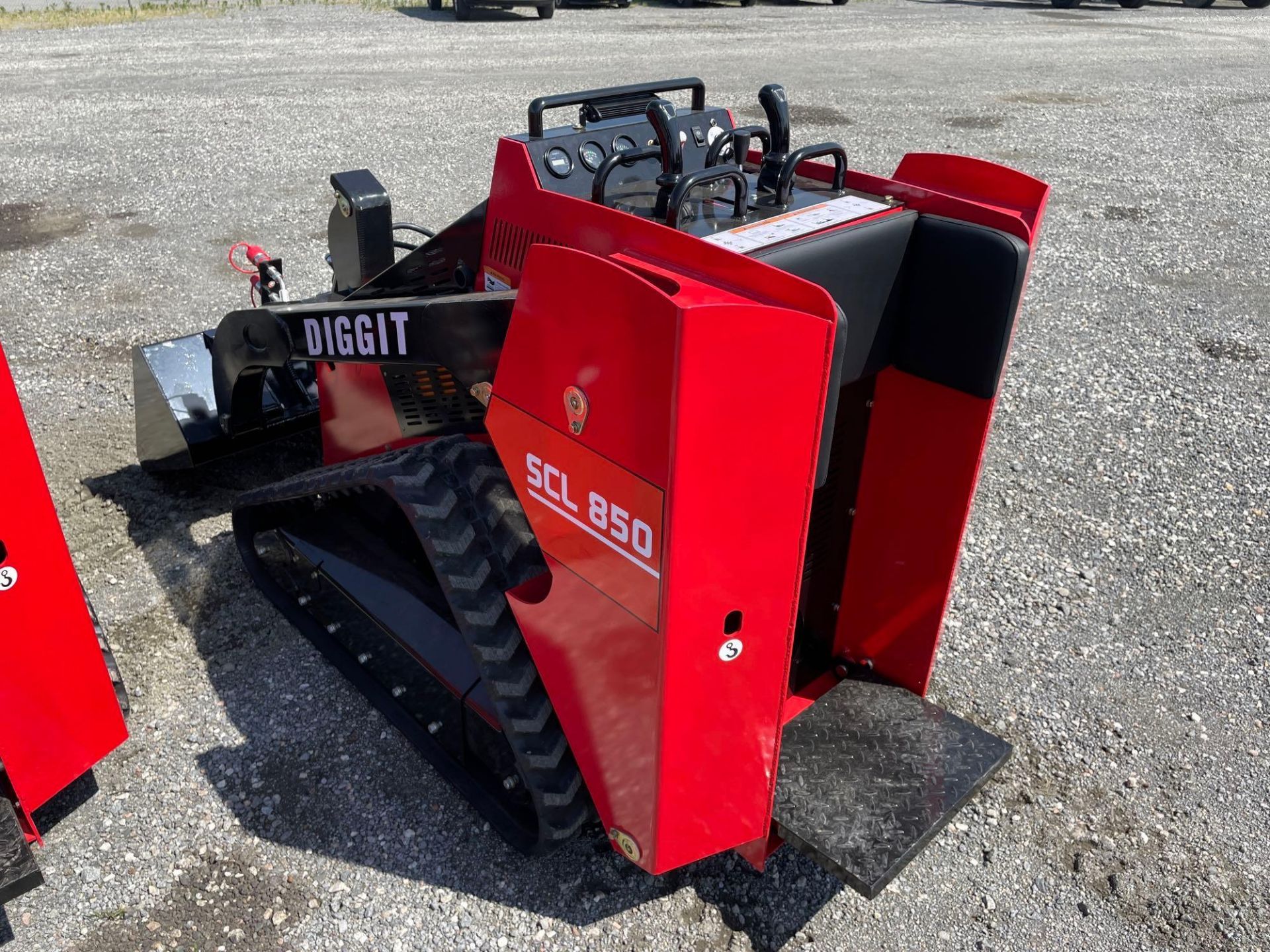 Diggit SCL850 Mini Skid Steer Loader - Image 3 of 13