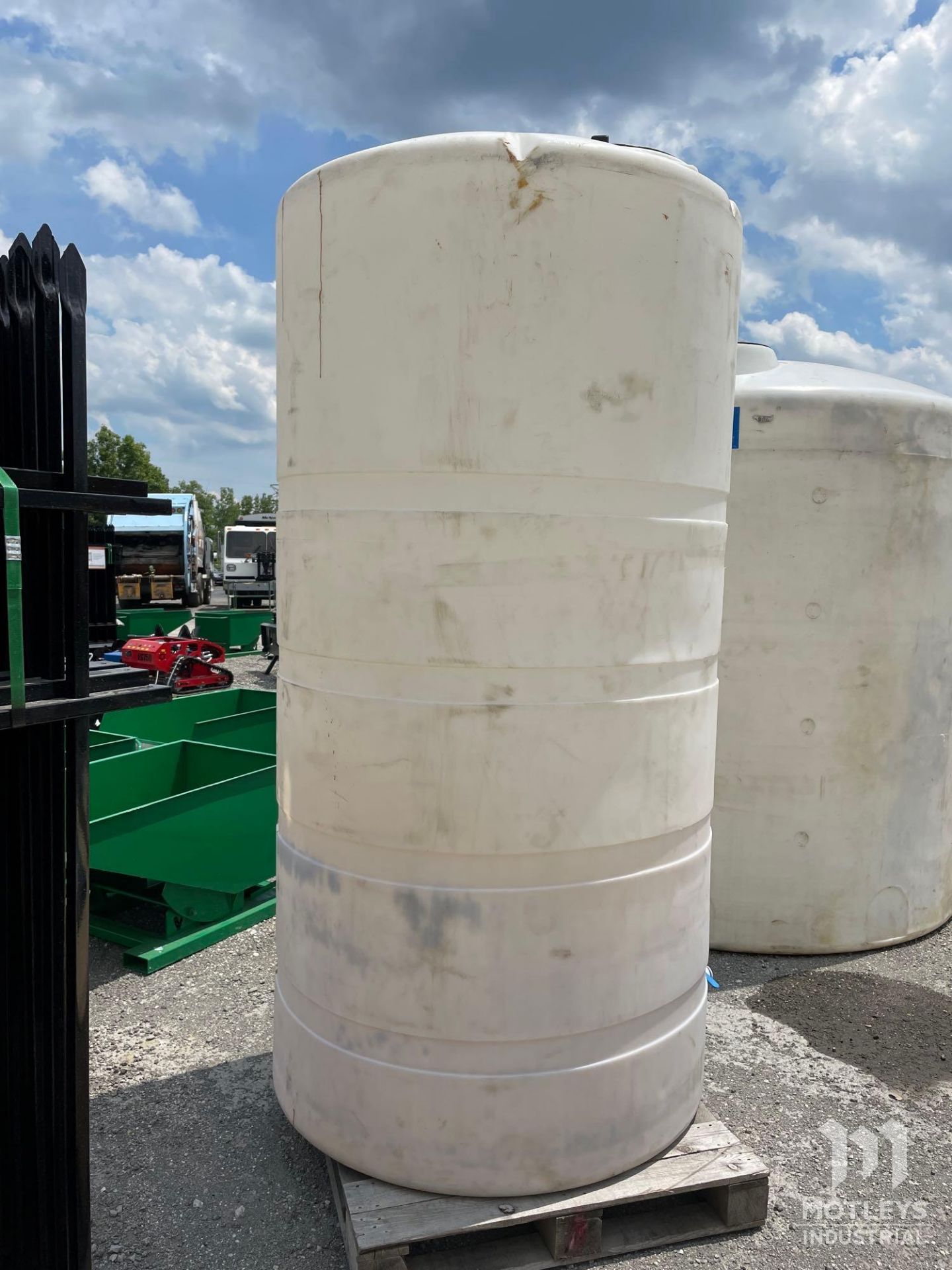 750 Gallon Water Tank - Image 2 of 4