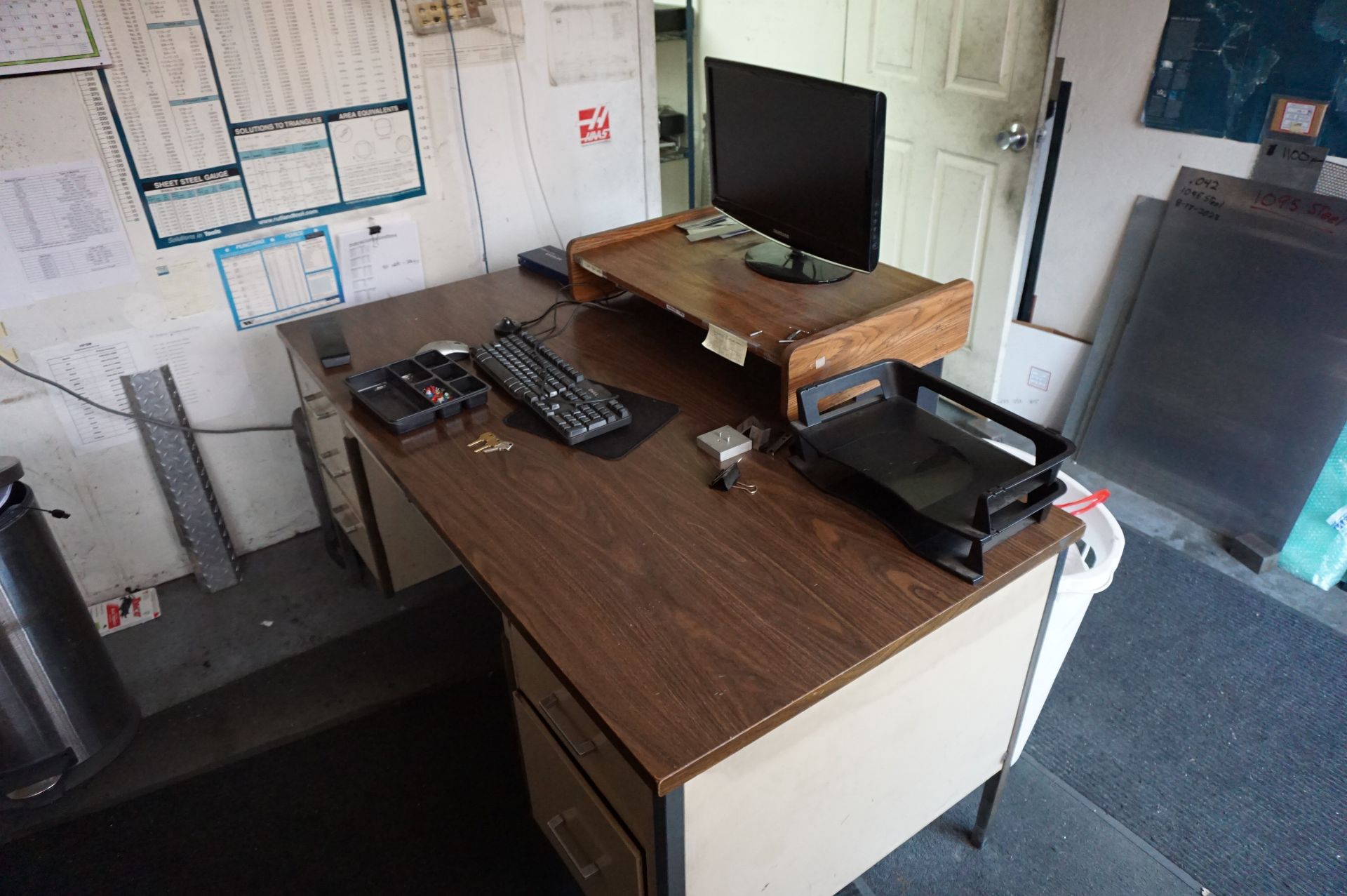 FRONT OFFICE NEAR LASER WITH CONTENTS TO INCLUDE BUT NOT LIMITED TO: FILE CABINETS, OFFICE DESK, - Image 2 of 7