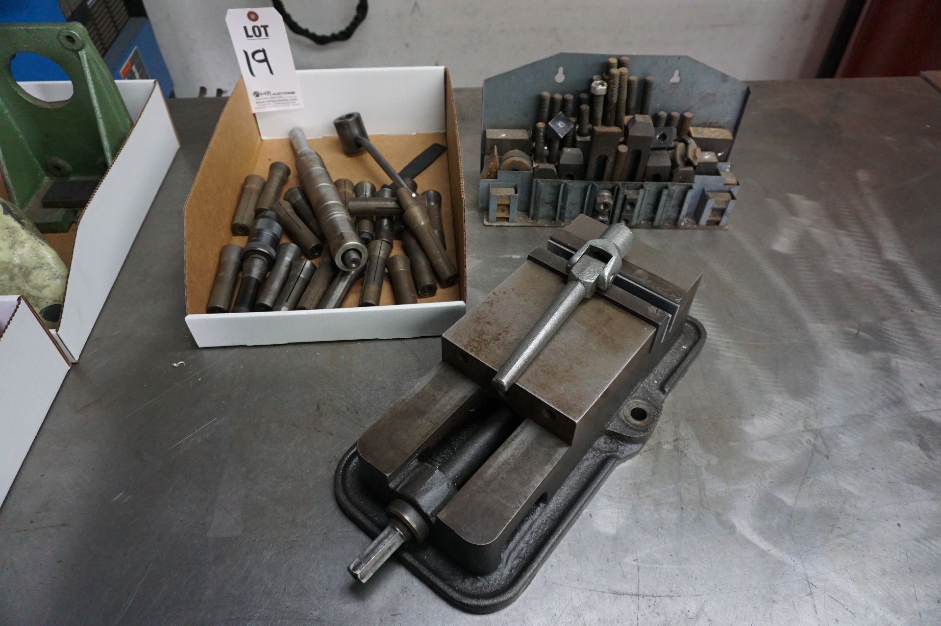 MANUAL KNEE MILL SUPPORT LOT TO INCLUDE: WORKHOLDING HARDWARE SET, PARTIAL, 6" MACHINE VISE WITH