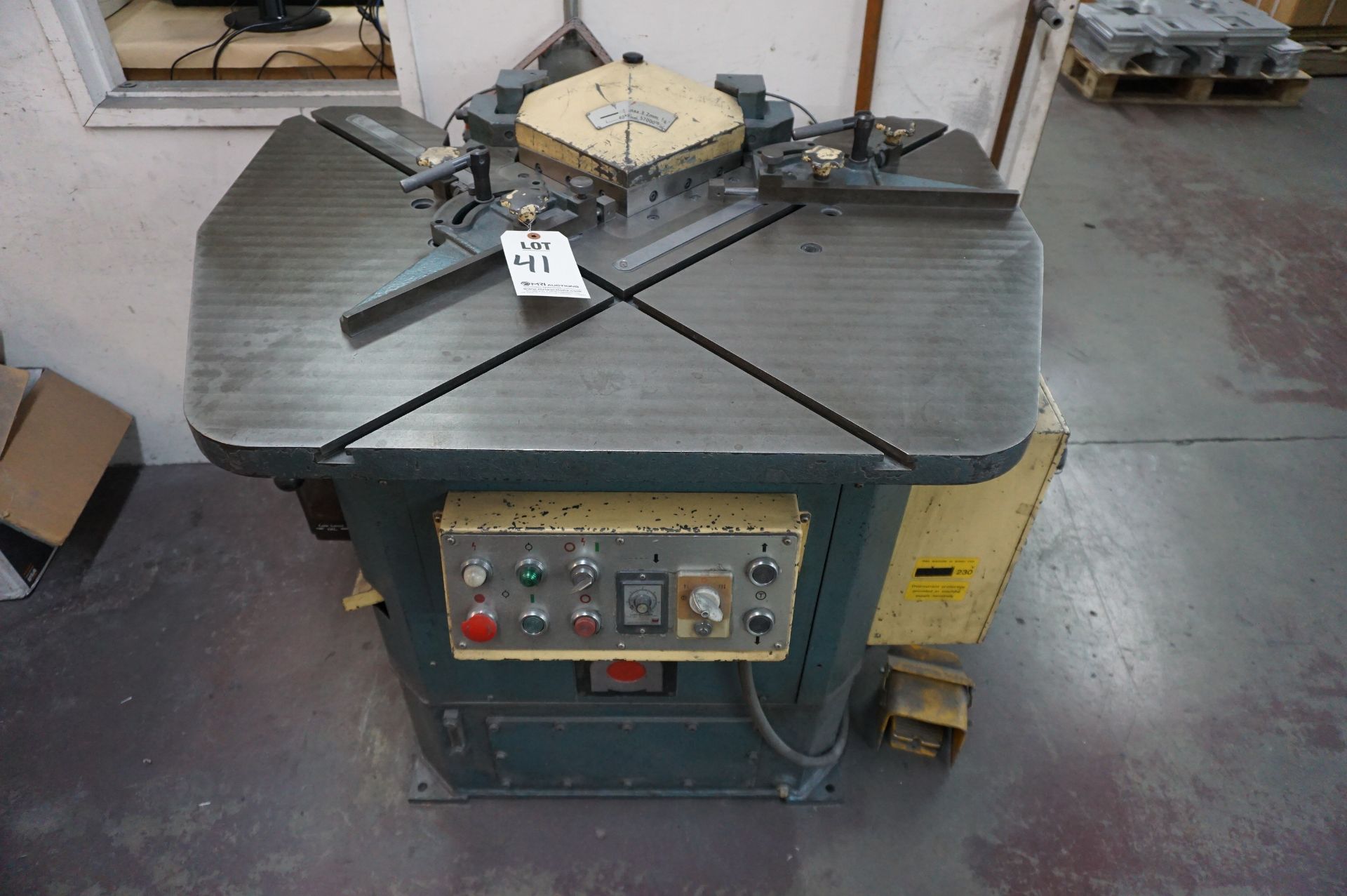 1983 AMADA CS-220 NOTCHER, 3 PHASE, 10 TON CAPACITY, 8 5/8" X 8 5/8" CAPACITY, 1/8" CAPACITY, WEIGHT