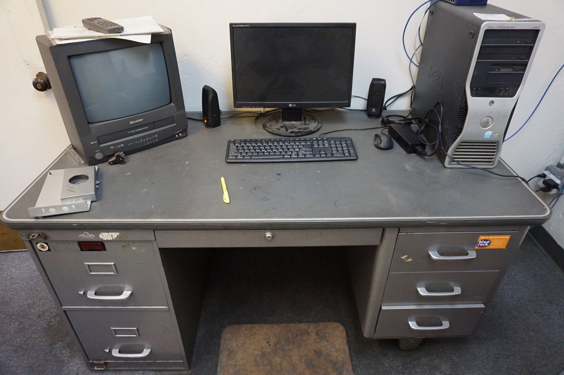 OFFICE NEAR INSPECTION WITH MISC. CONTENTS TO INCLUDE BUT NOT LIMITED TO: MID CENTURY STEEL DESK, TV - Image 3 of 9