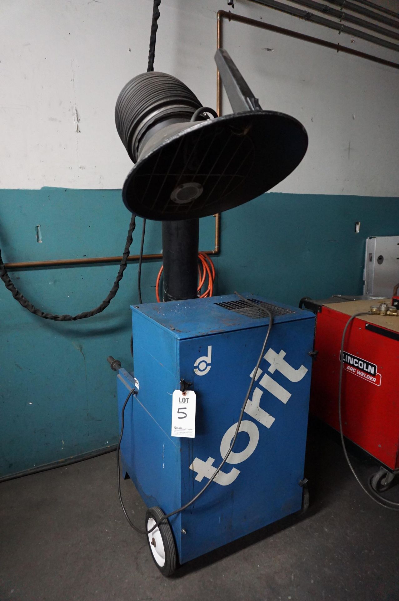 DONALDSON TORIT PORTA-TRUNK FUME EXTRACTOR MODEL PT-1000, S/N IG3-203-26