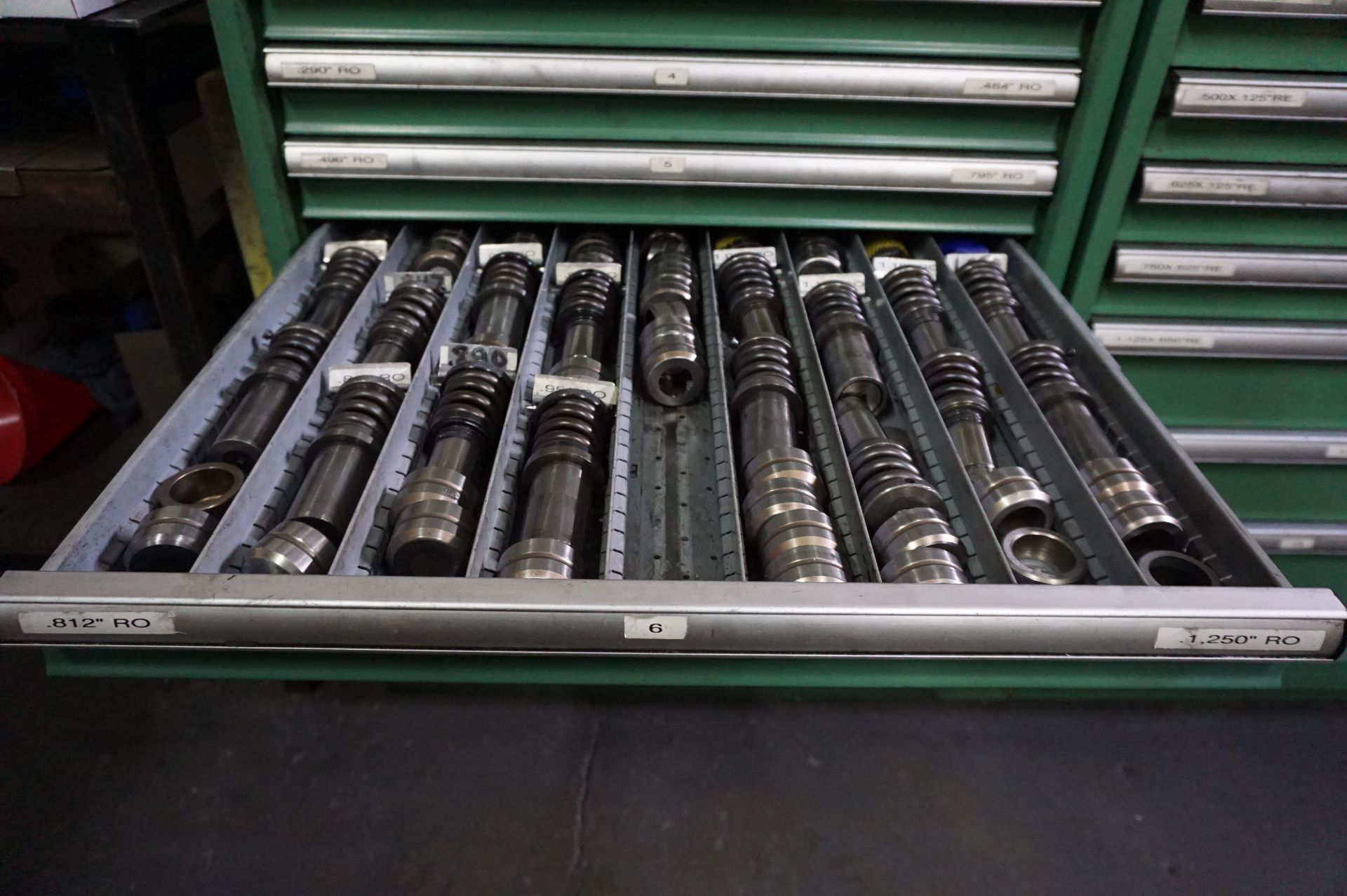 CONTENTS OF 9 DRAWER CABINET TO INCLUDE: .040" ROUND PUNCHES - 1.250" ROUND PUNCH TOOLING 1 1/4" - Image 6 of 9