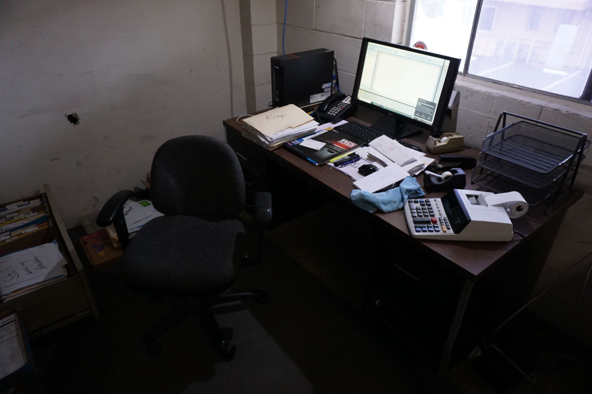 CONTENTS OF UPSTAIRS OFFICE TO INCLUDE: COMPUTER MONITORS, 2 DOOR STEEL CABINET, OFFICE DESK AND - Image 4 of 11