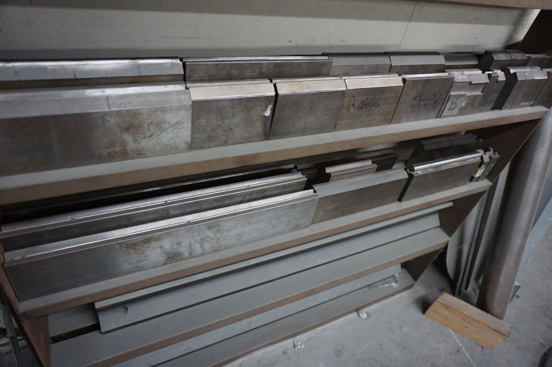 STEEL RACK WITH CONTENTS TO INCLUDE: MISC. BRAKE TOOLING - Image 4 of 6