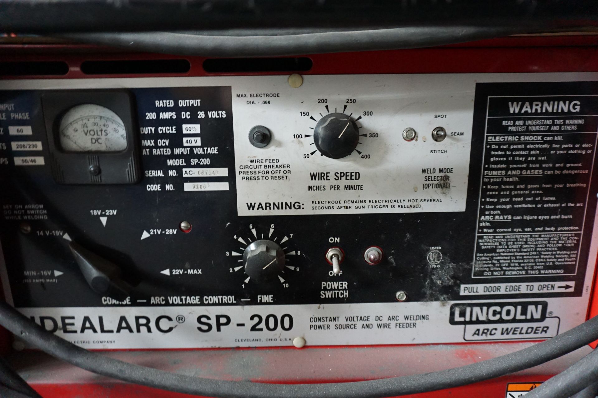 LINCOLN ARC WELDER IDEALARC SP-200 MIG WELDER, S/N AC-687147, CODE 9106 WITH REGULATOR AND WELD - Image 2 of 4