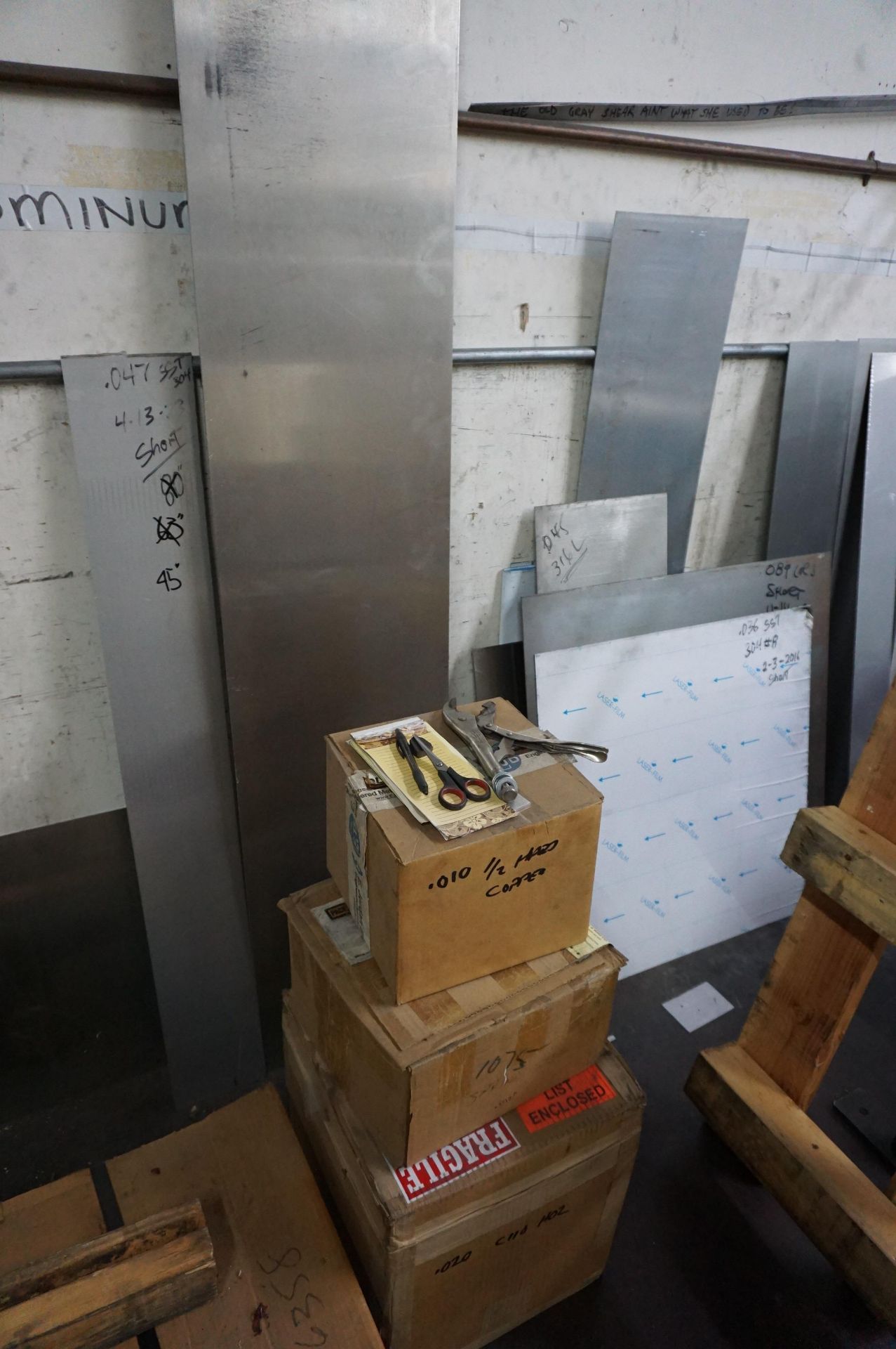 MATERIAL LOT TO INCLUDE: MISC. COPPER, BRASS, ALUMINUM, STAINLESS STEEL, AND STEEL SHEETS, VARIED - Image 4 of 14