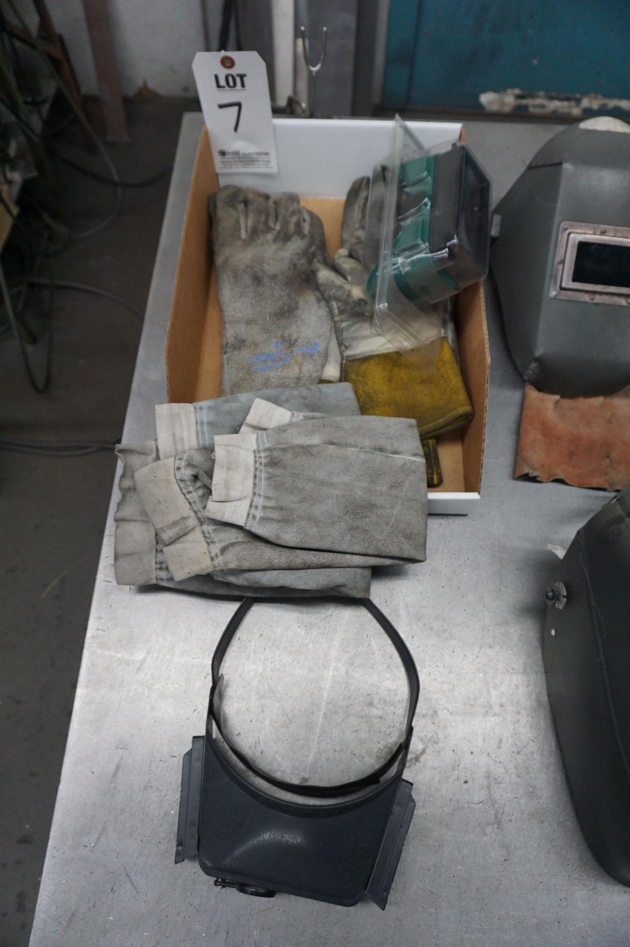 LOT TO INCLUDE: MISC. WELDING GLOVES AND WELD MASKS AND GOGGLES - Image 2 of 3