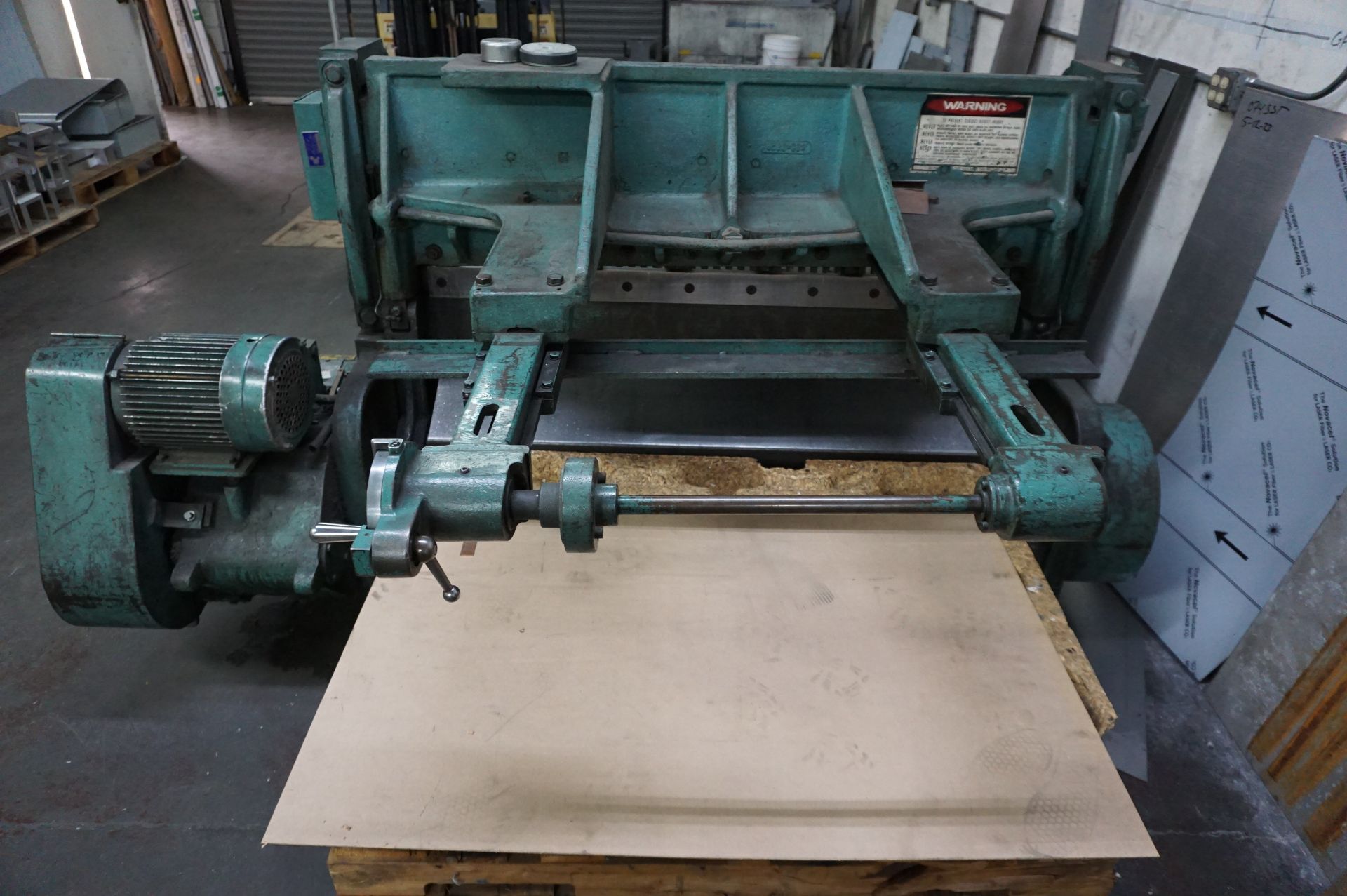 WYSONG MECHANICAL SHEAR MODEL 1252, S/N P13-1086, CAPACITY 12-GA WITH LINCOLN AC MOTOR 5HP - Image 2 of 5
